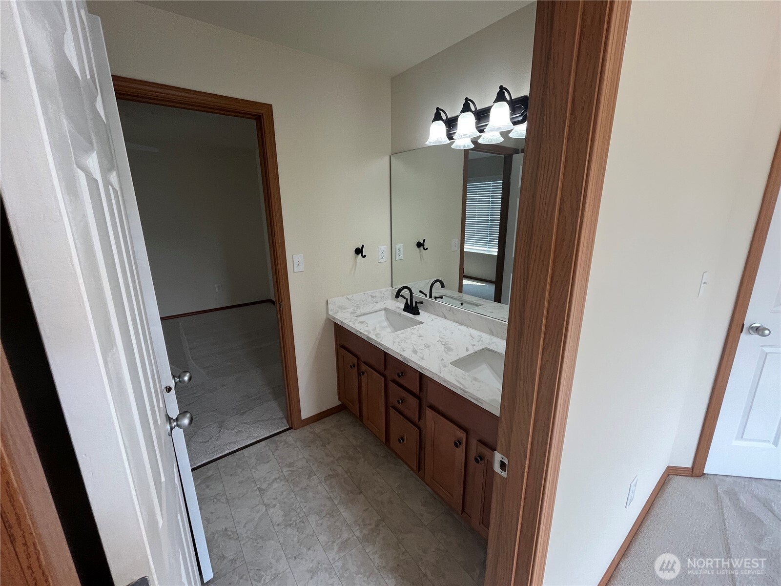 2215 190th Street Property Photo 15