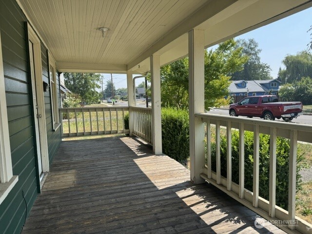 538 Sw Chehalis Avenue Property Photo 3