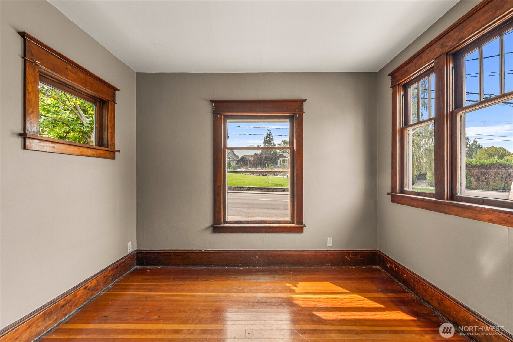 311 Okanogan Avenue Property Photo 8