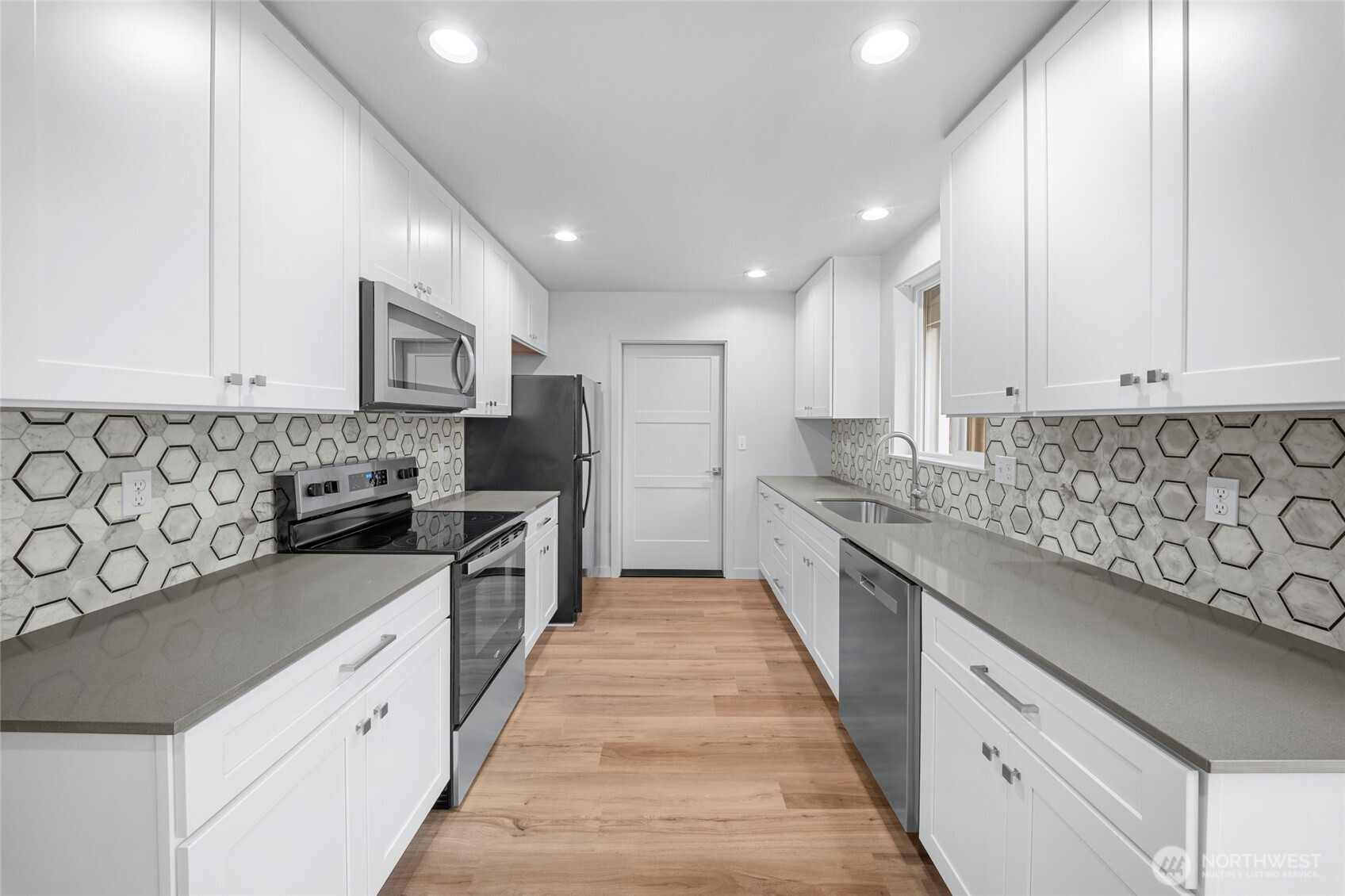 503 Devoe Street Property Photo 7