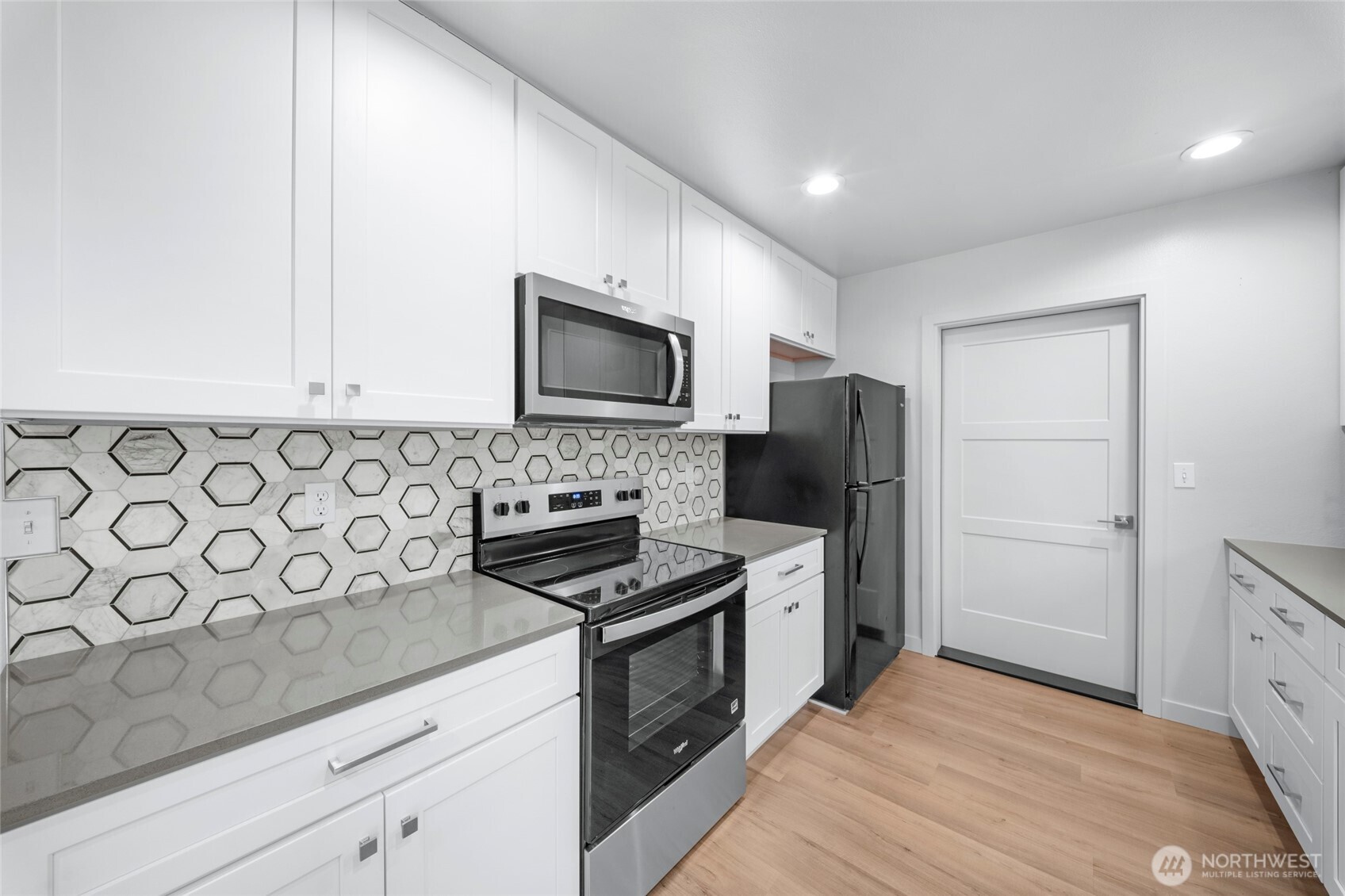 503 Devoe Street Property Photo 8
