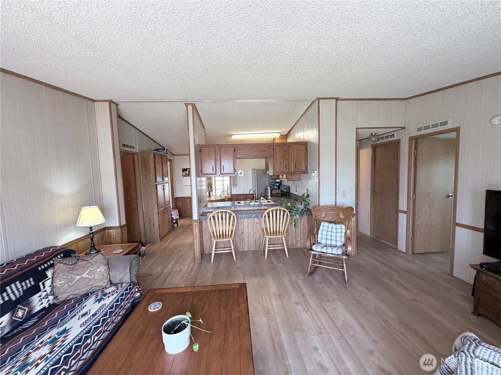 731 Thomas Road Property Photo 3
