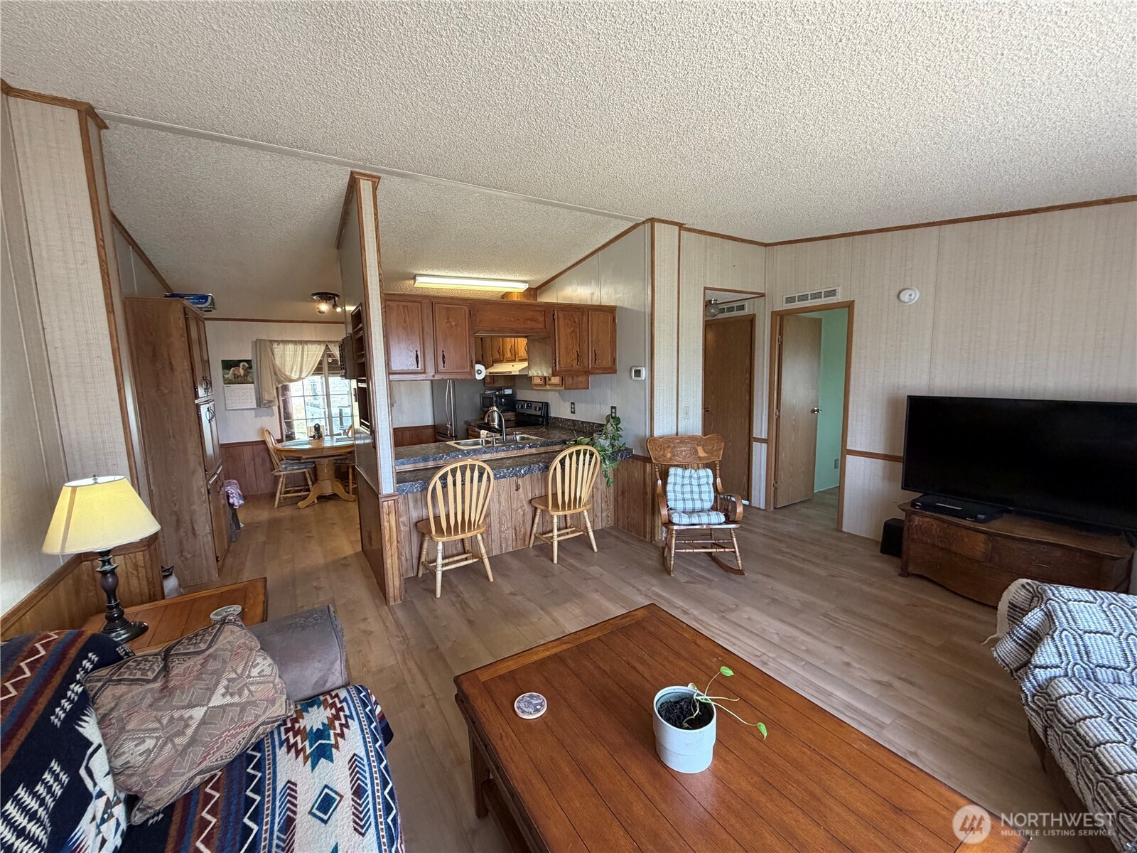 731 Thomas Road Property Photo 4