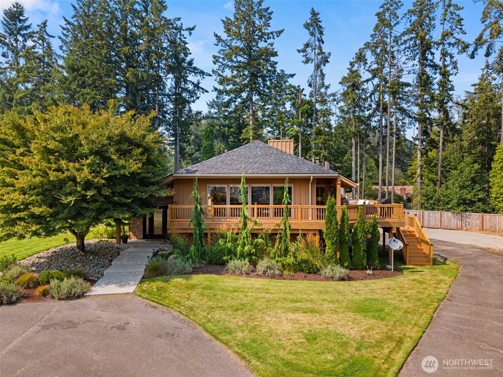 2616 Country Club Court Property Photo 2