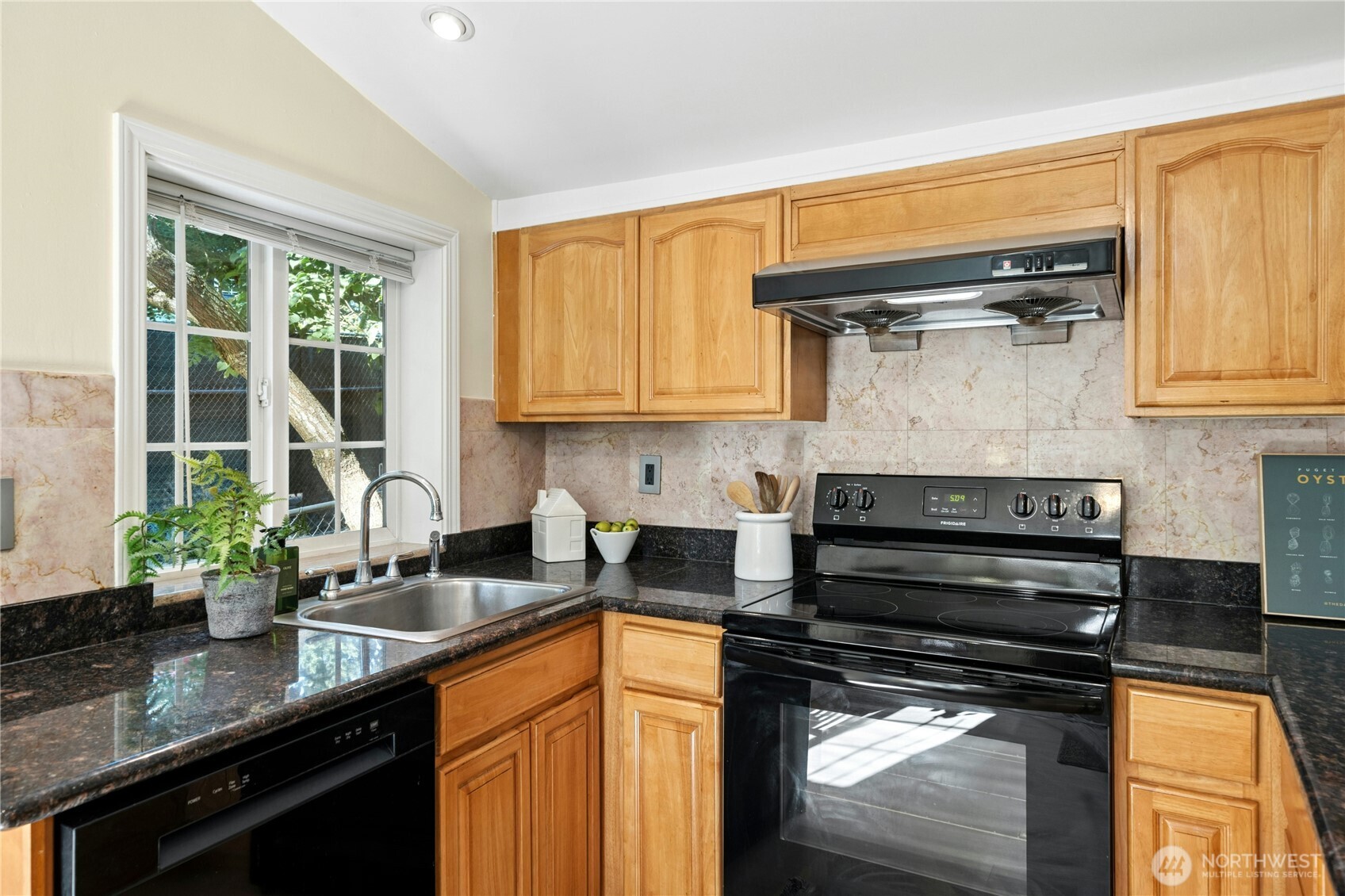 469 Maple Avenue Property Photo 10