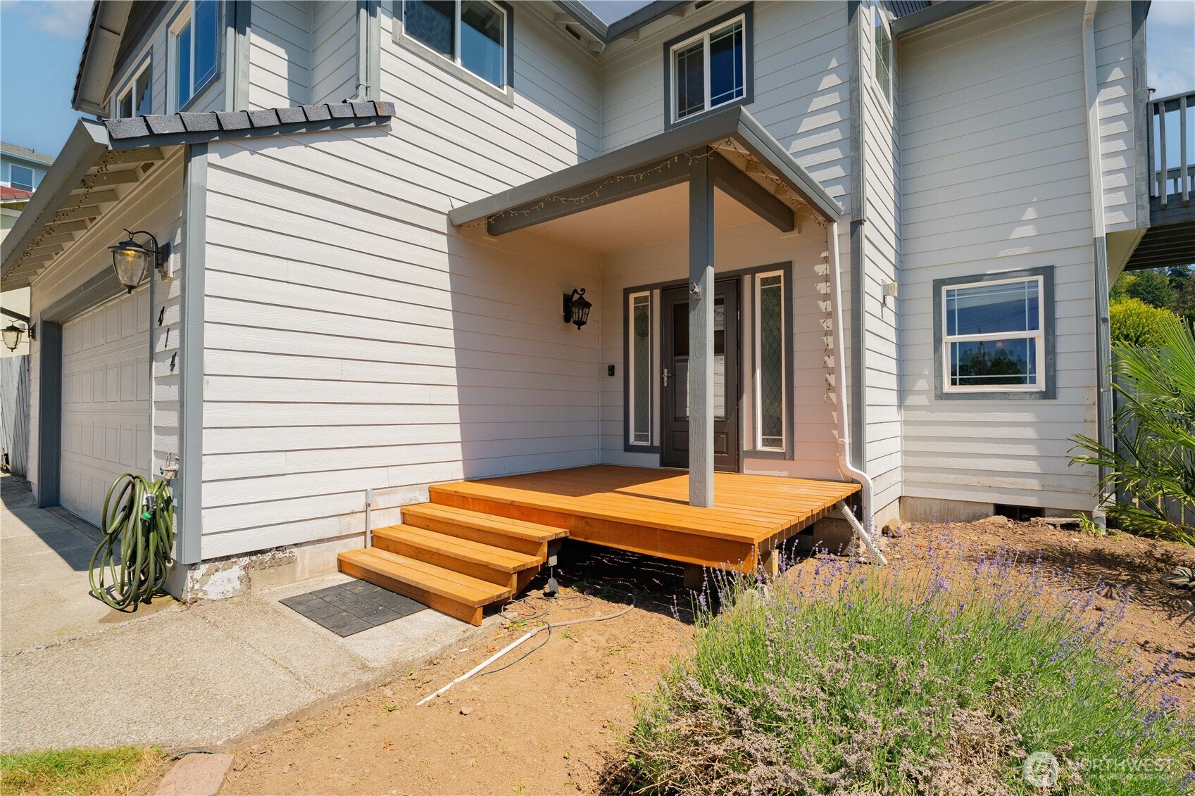 414 N 3rd Place Property Photo 3