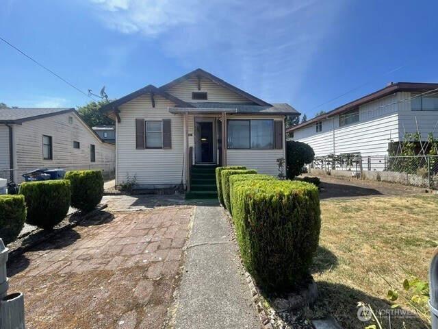5517 33rd Avenue Property Photo 1