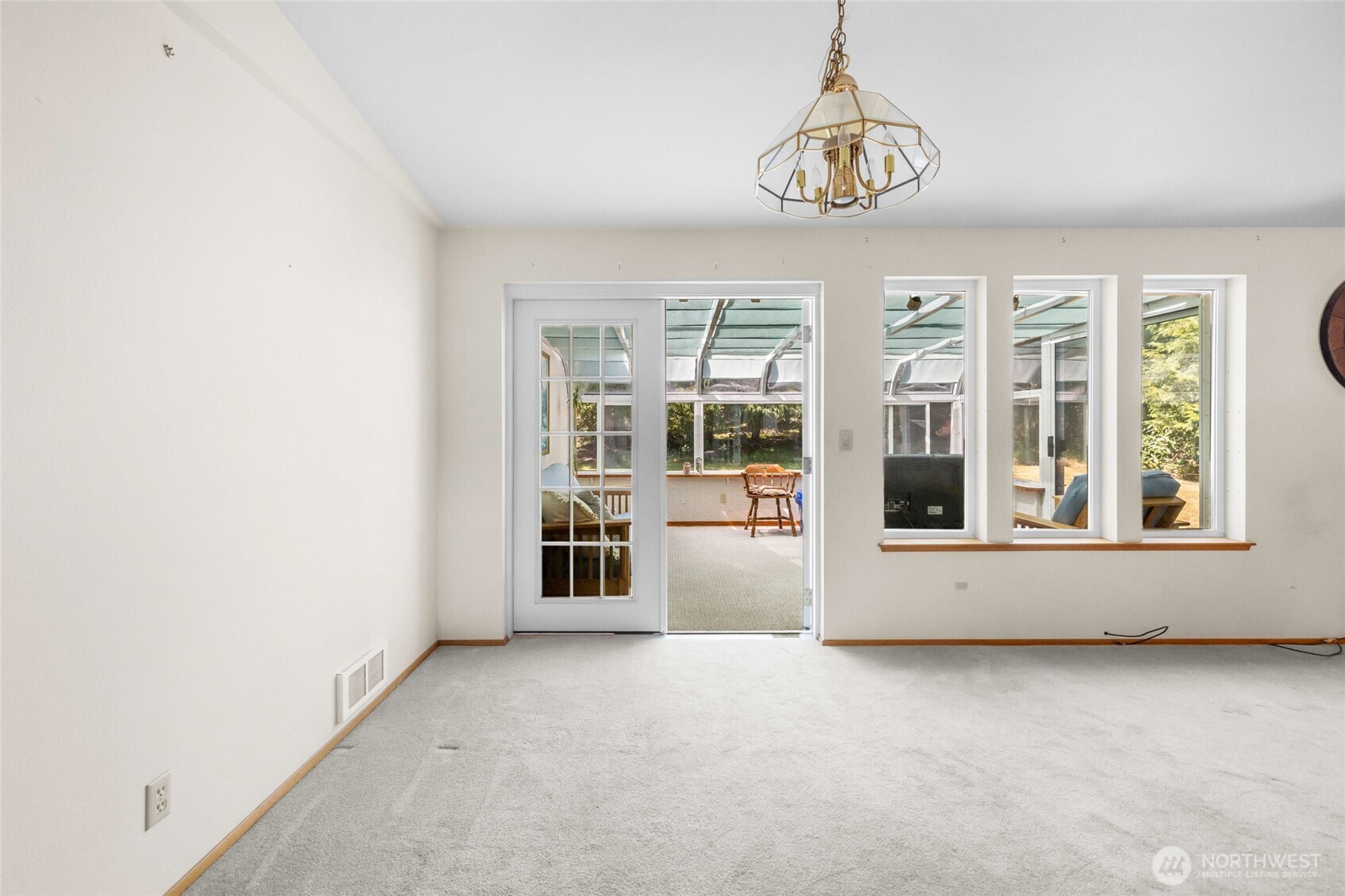 319 Shelter Bay Drive Property Photo 14