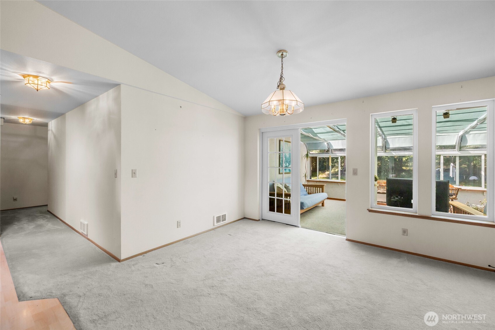 319 Shelter Bay Drive Property Photo 15