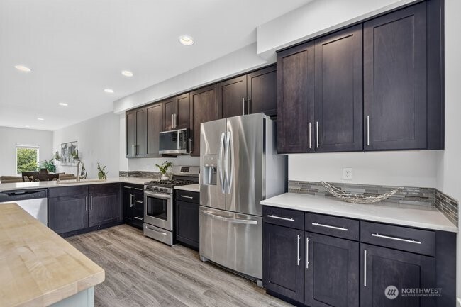 1906 130th Lane B Property Photo 17