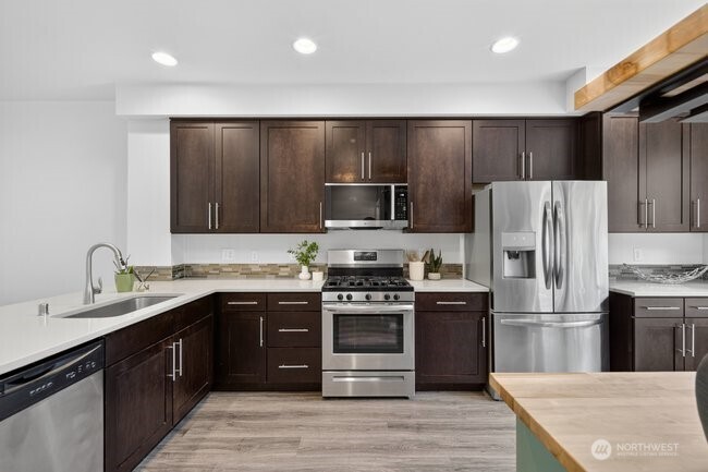 1906 130th Lane B Property Photo 18