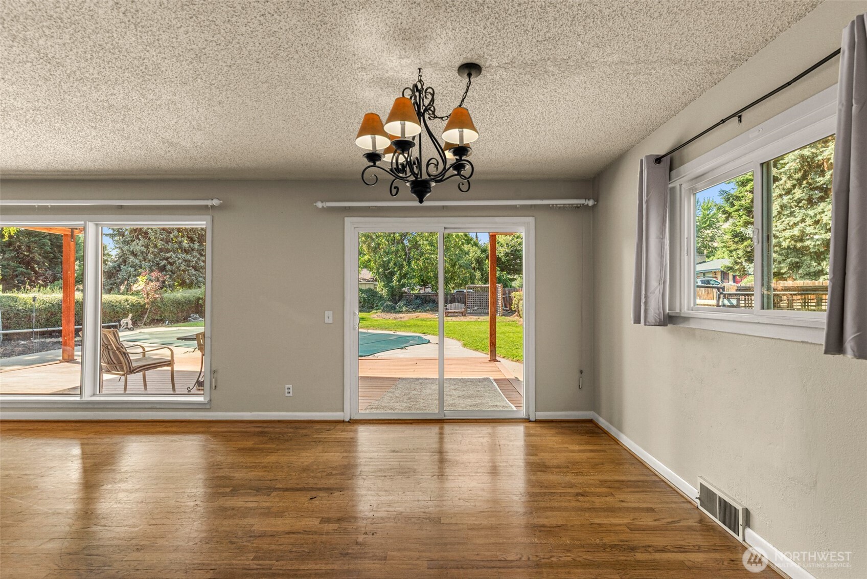 1225 Castlerock Avenue Property Photo 17