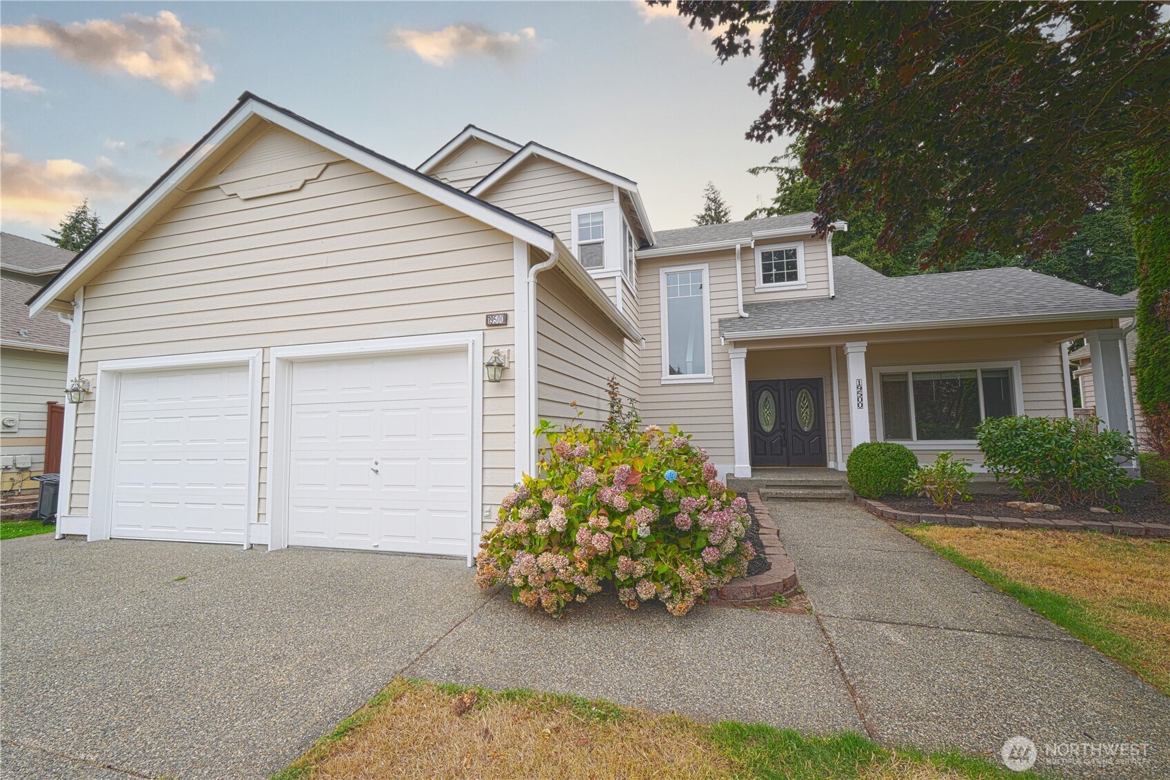 19500 6th Avenue Property Photo 1