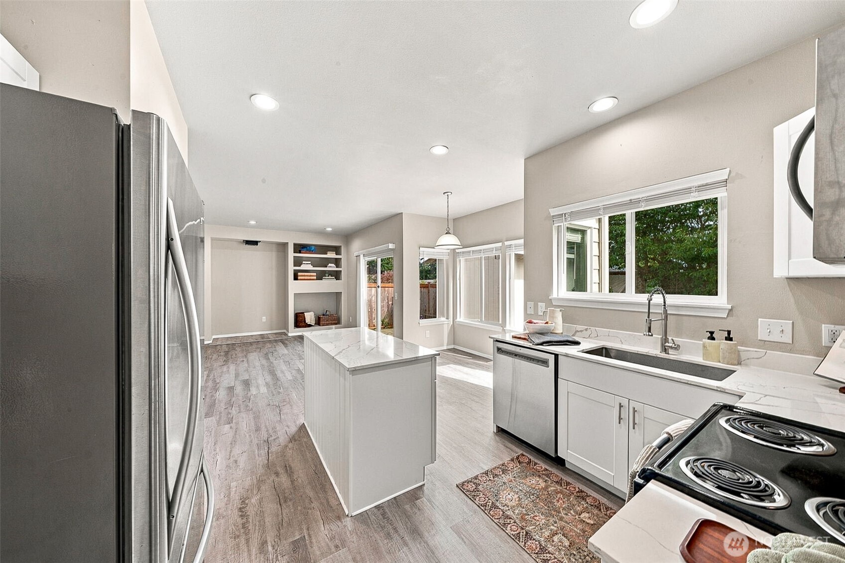 19500 6th Avenue Property Photo 8