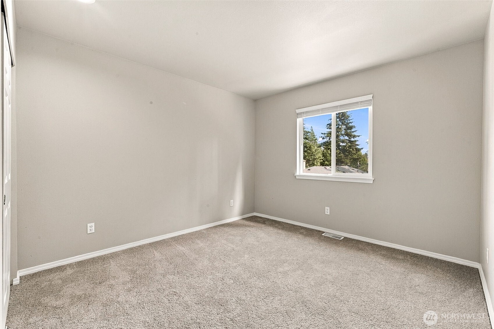 19500 6th Avenue Property Photo 25