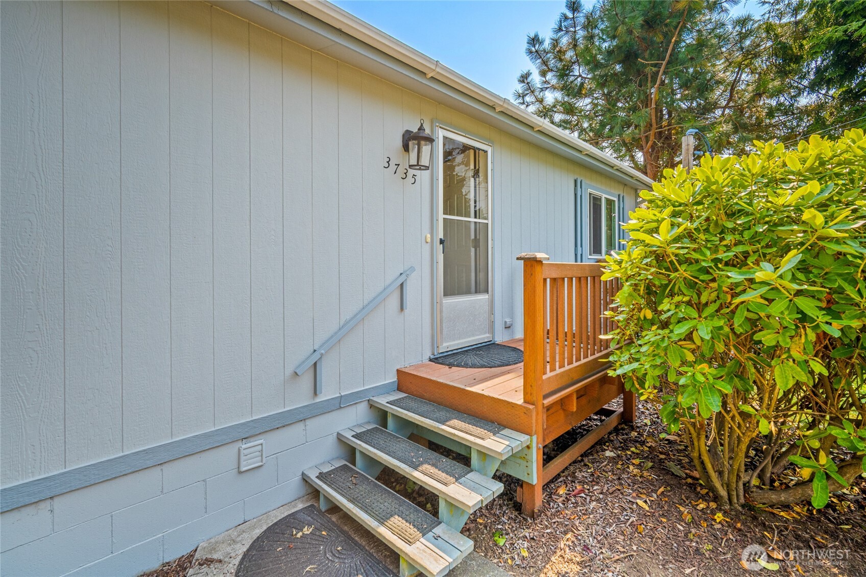 3735 Cyprus Way Property Photo 4