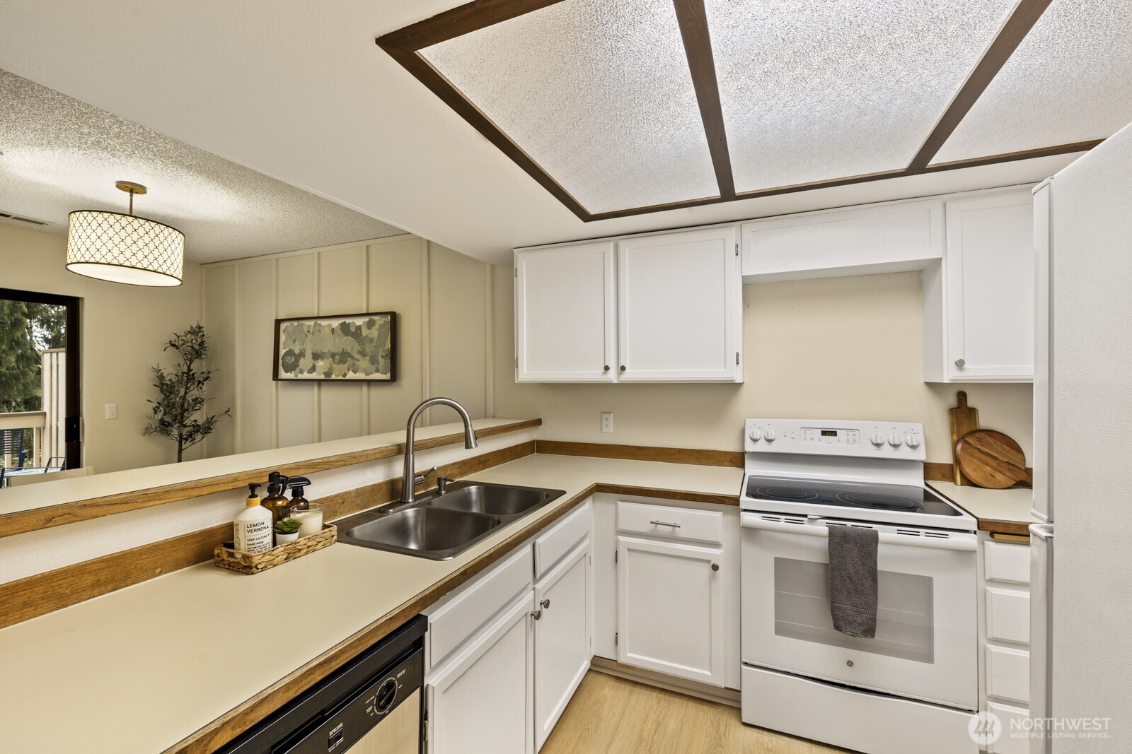 16014 Village Green Drive C Property Photo 9