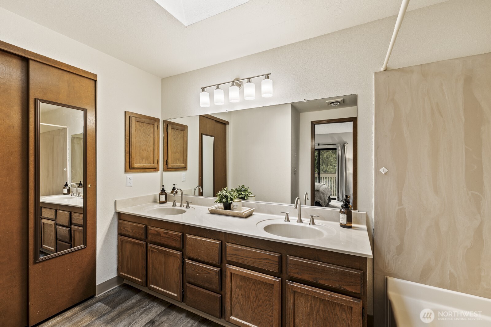 16014 Village Green Drive C Property Photo 14
