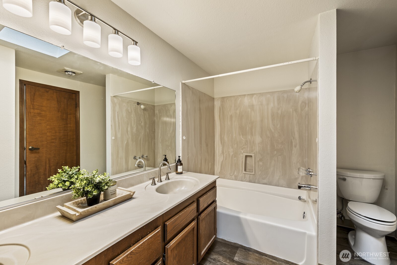 16014 Village Green Drive C Property Photo 15