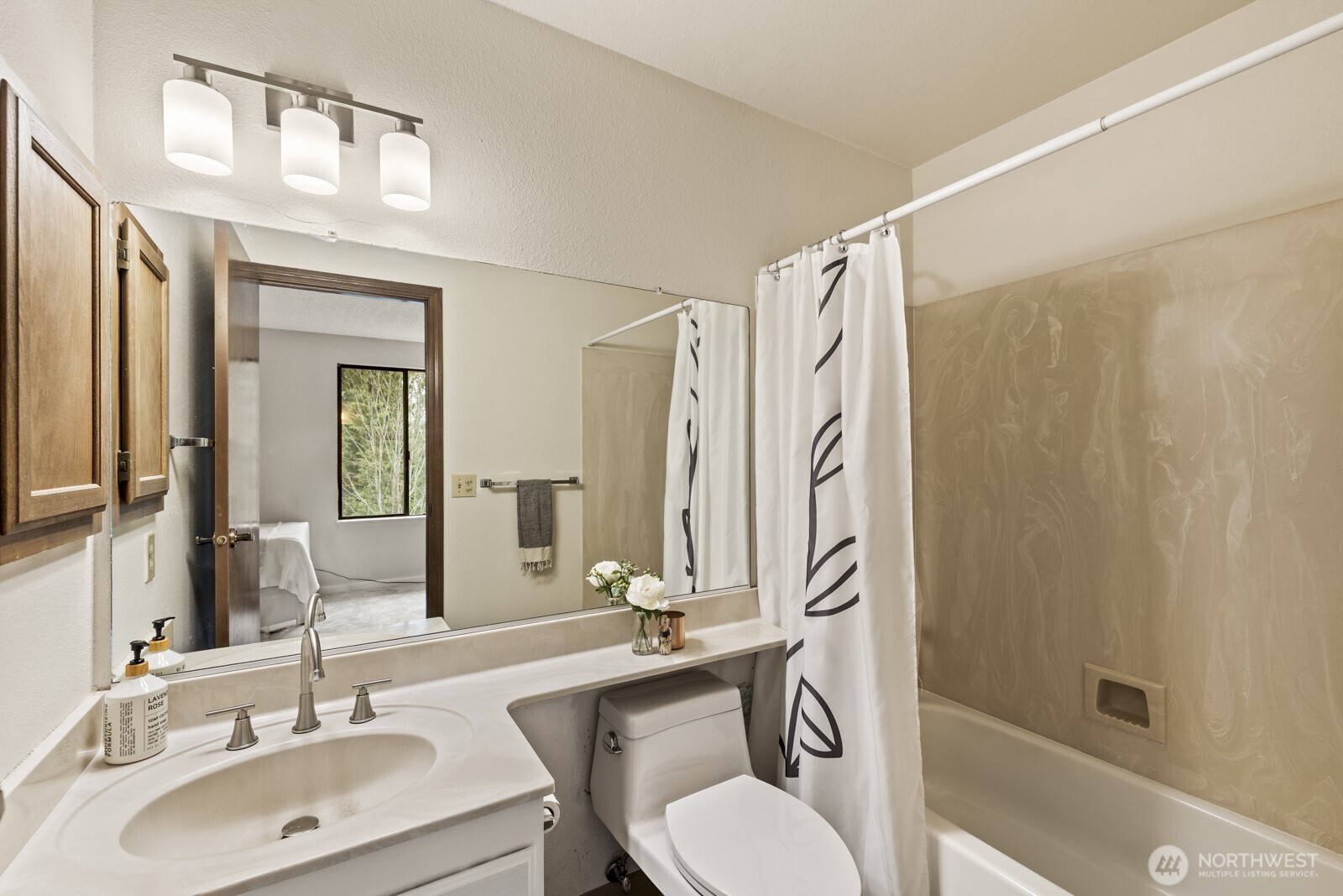 16014 Village Green Drive C Property Photo 18