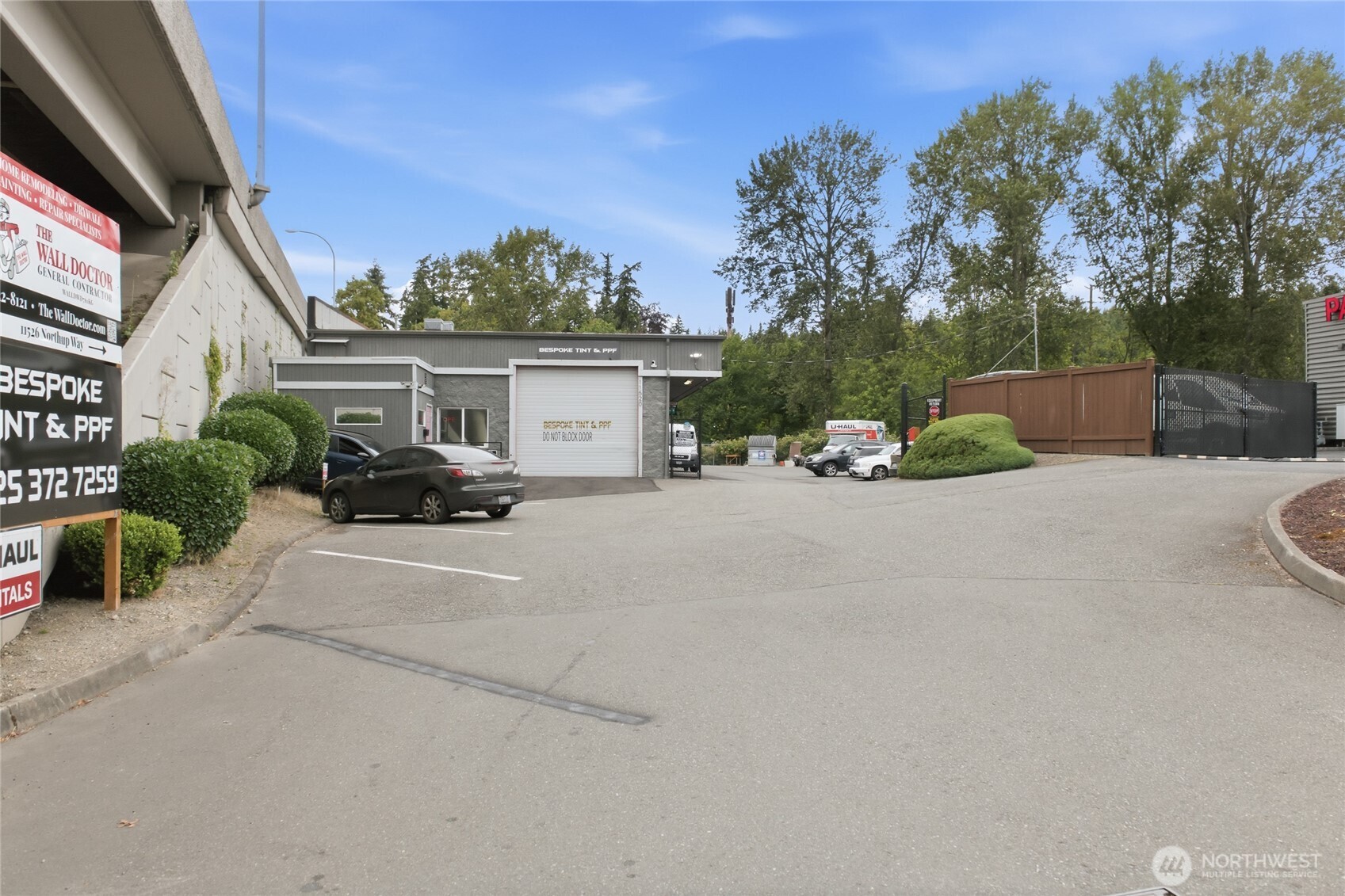 11520 Northup Way Property Photo 7