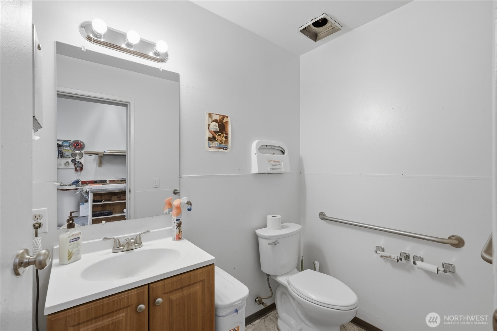 11520 Northup Way Property Photo 20