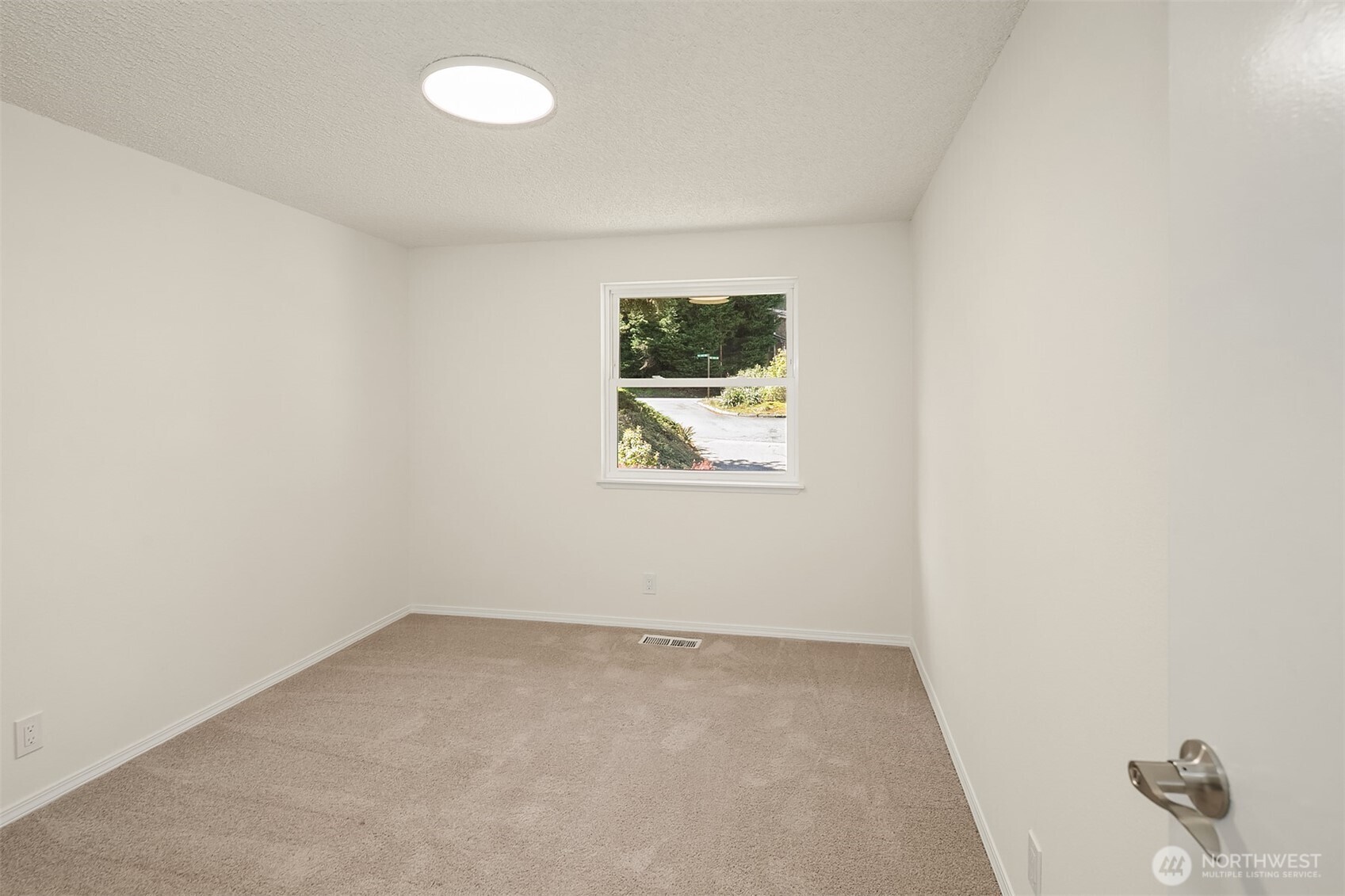 14236 95th Avenue Property Photo 11