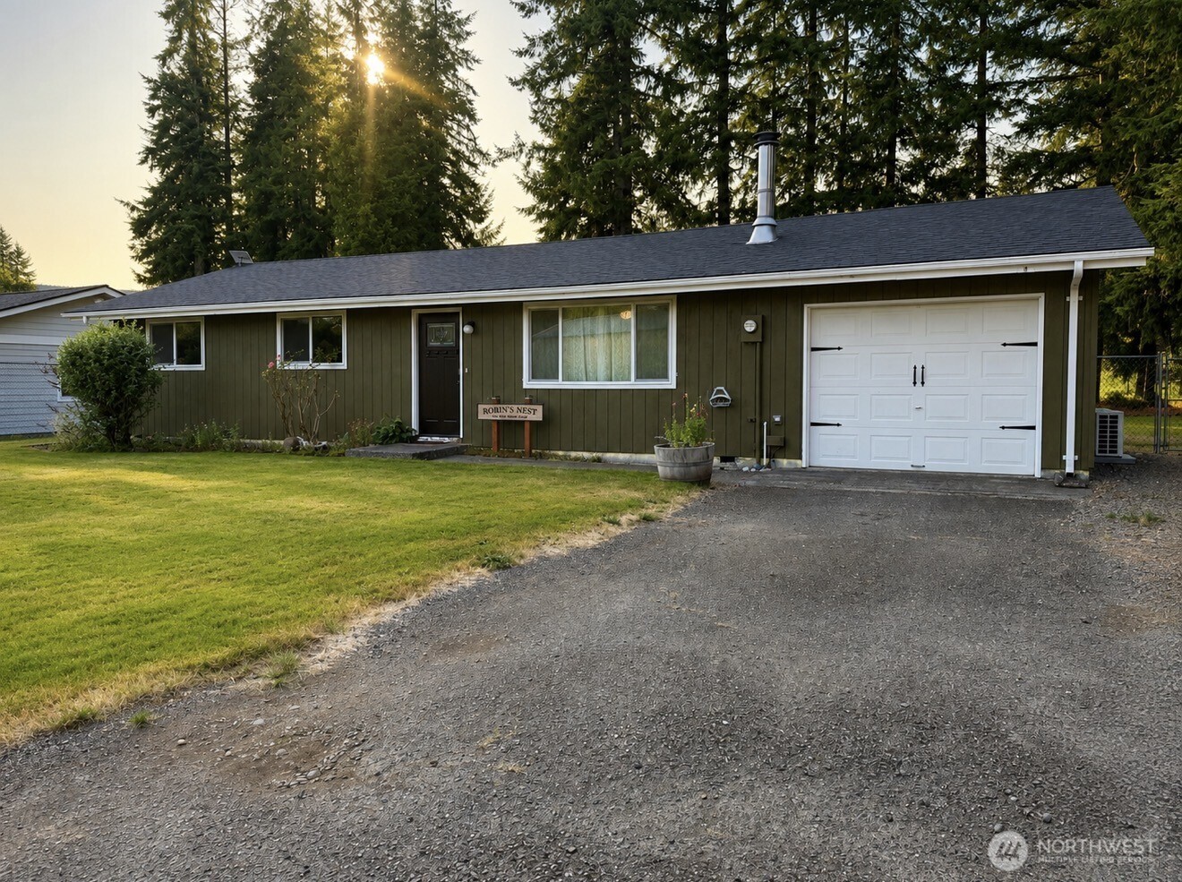 930 Robin Hood Loop Property Photo 1