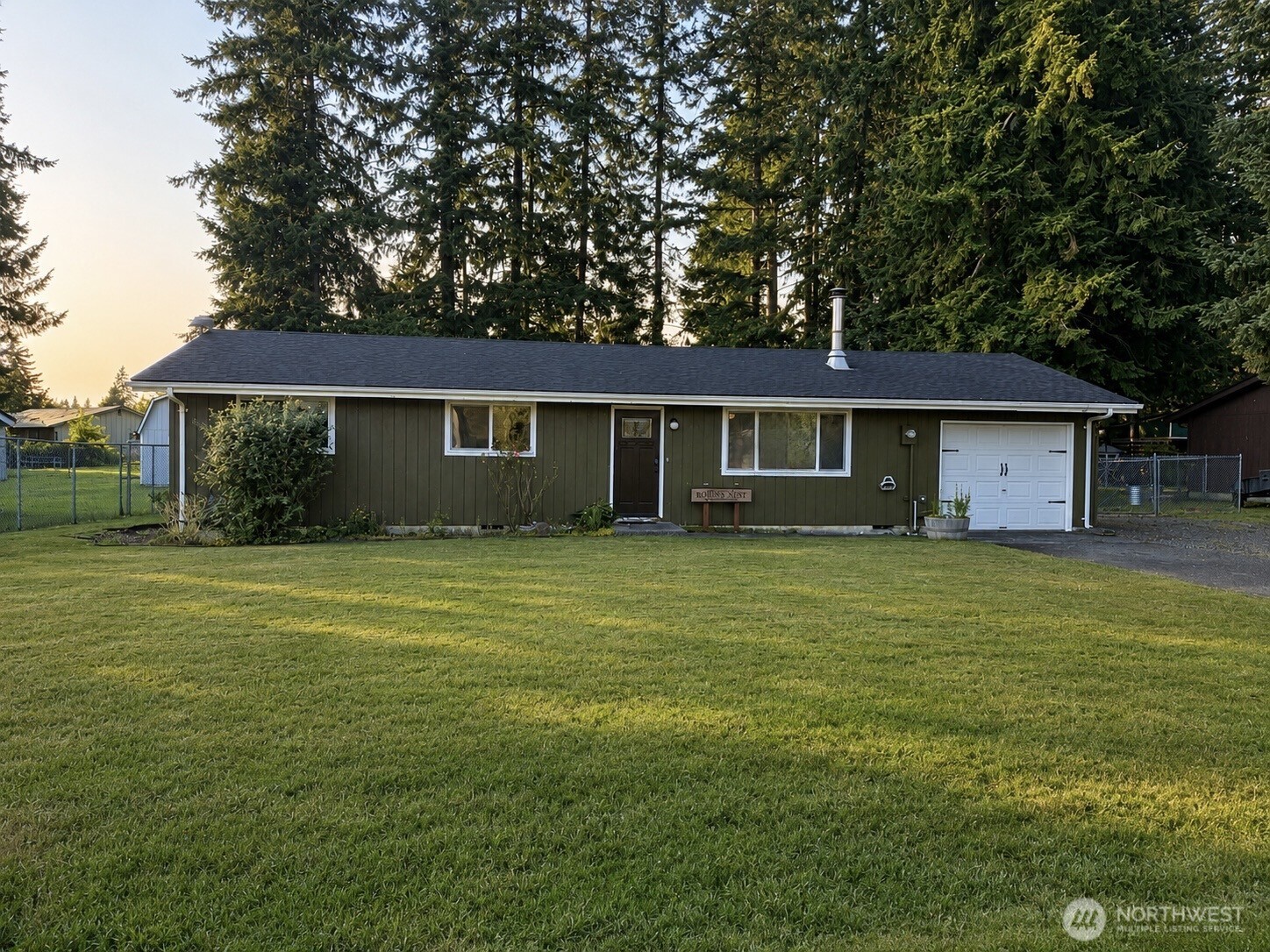 930 Robin Hood Loop Property Photo 2