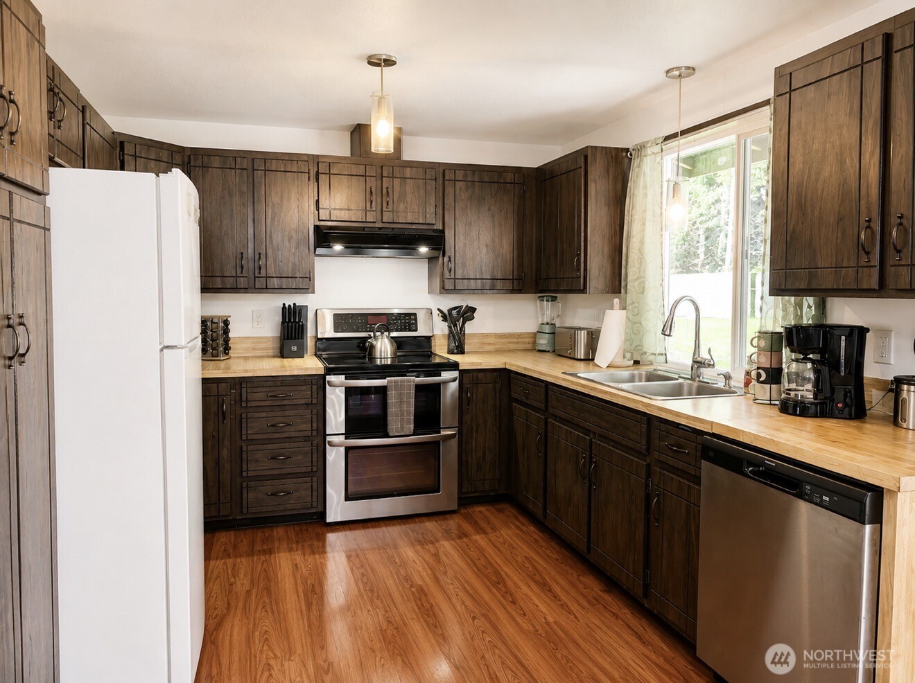 930 Robin Hood Loop Property Photo 6