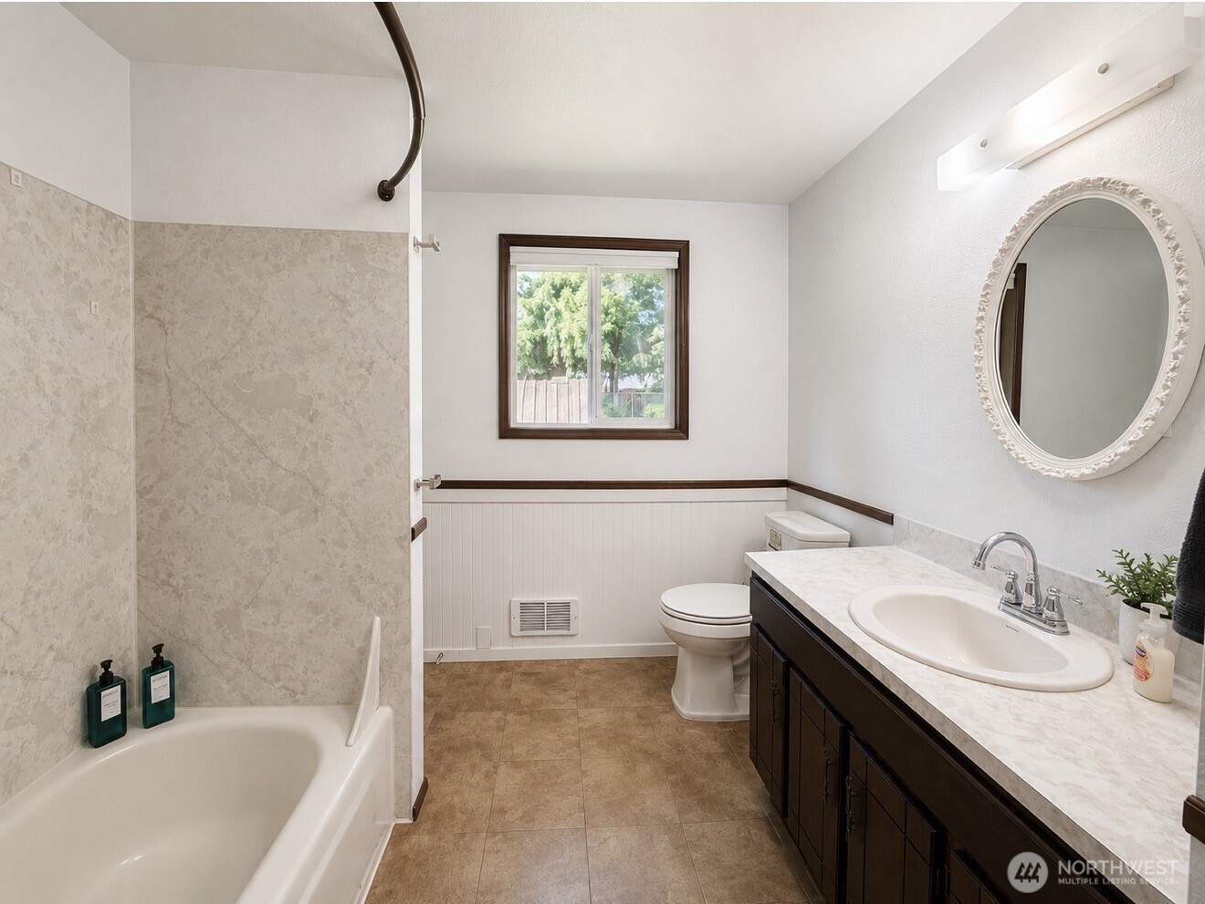 930 Robin Hood Loop Property Photo 10
