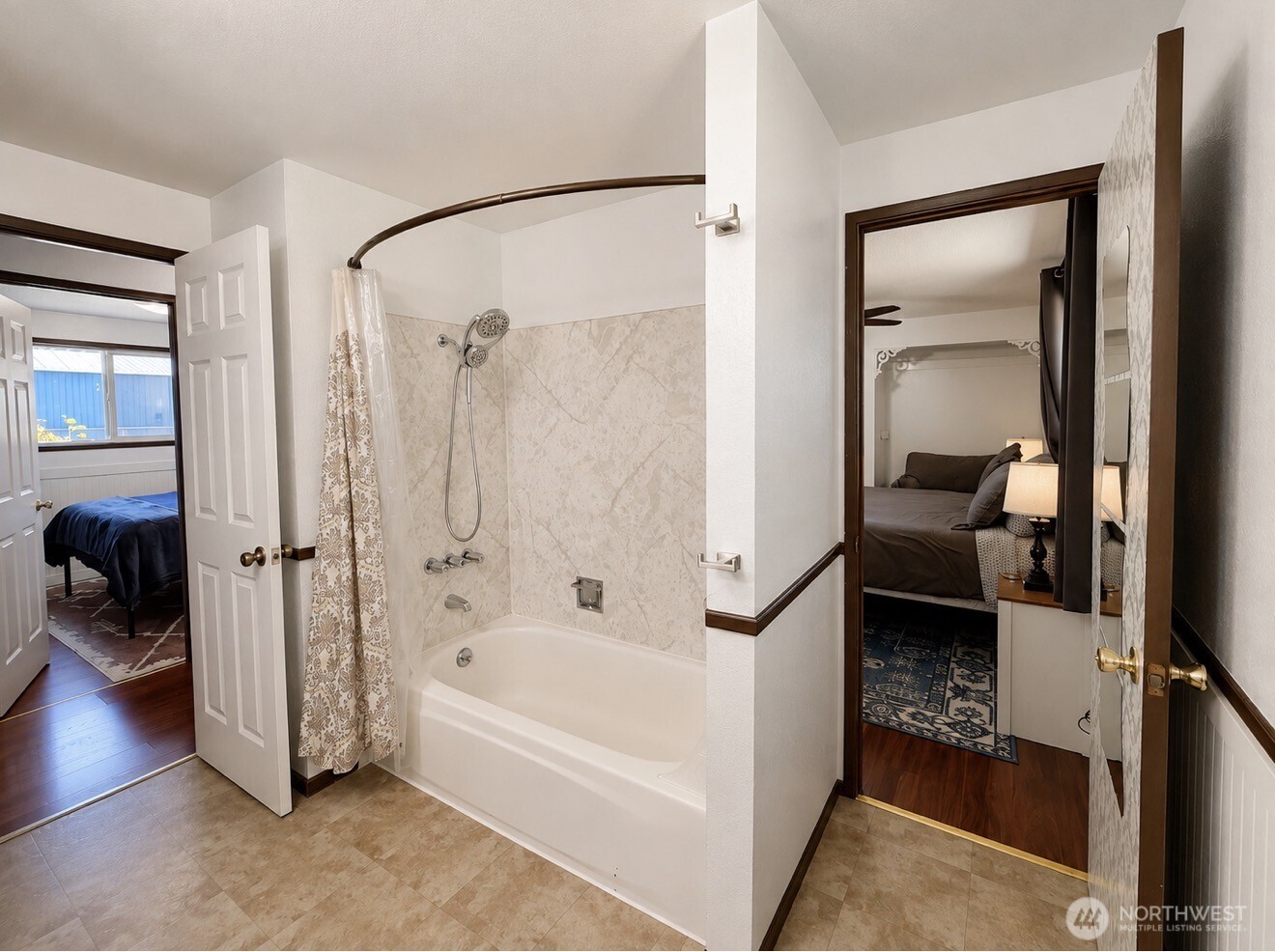 930 Robin Hood Loop Property Photo 11