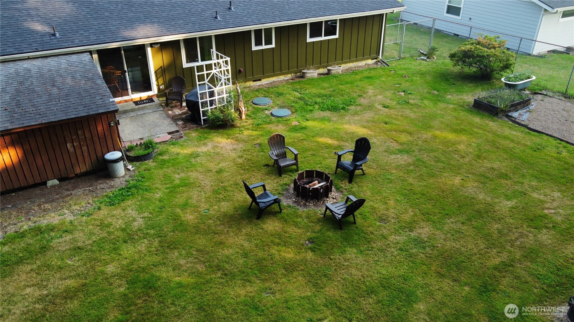 930 Robin Hood Loop Property Photo 16