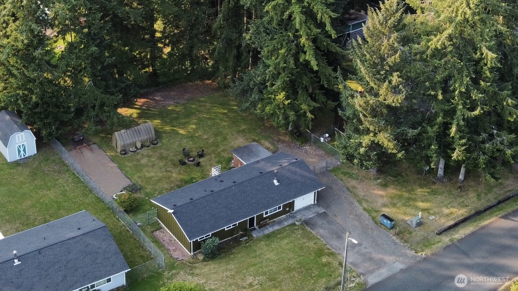 930 Robin Hood Loop Property Photo 21