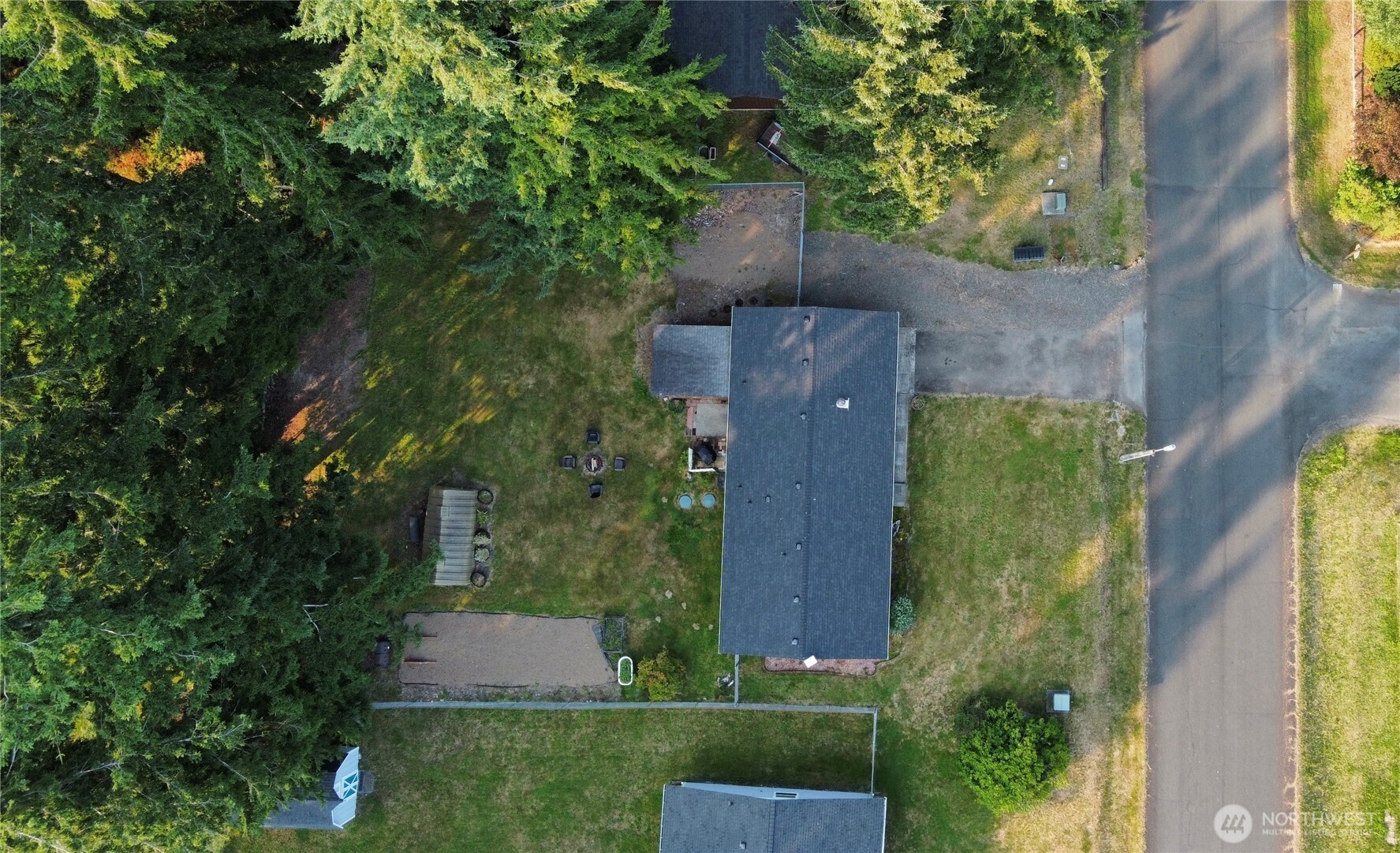 930 Robin Hood Loop Property Photo 22