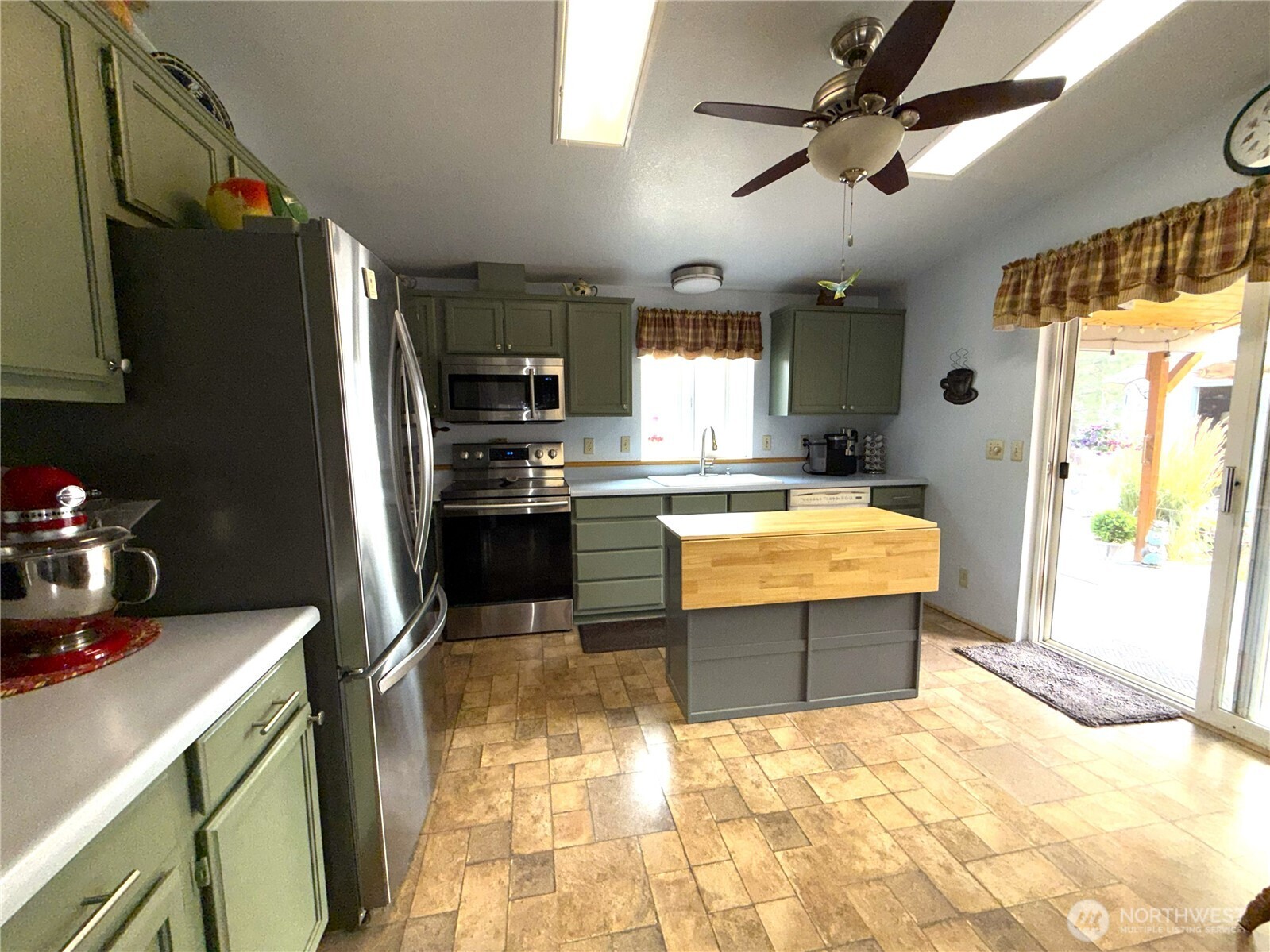 13 Cloudia Lane Property Photo 4