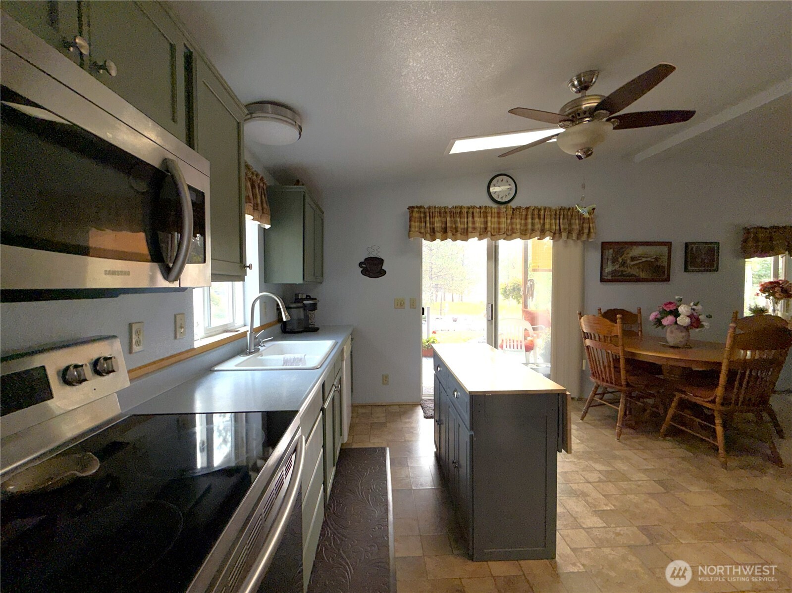 13 Cloudia Lane Property Photo 5