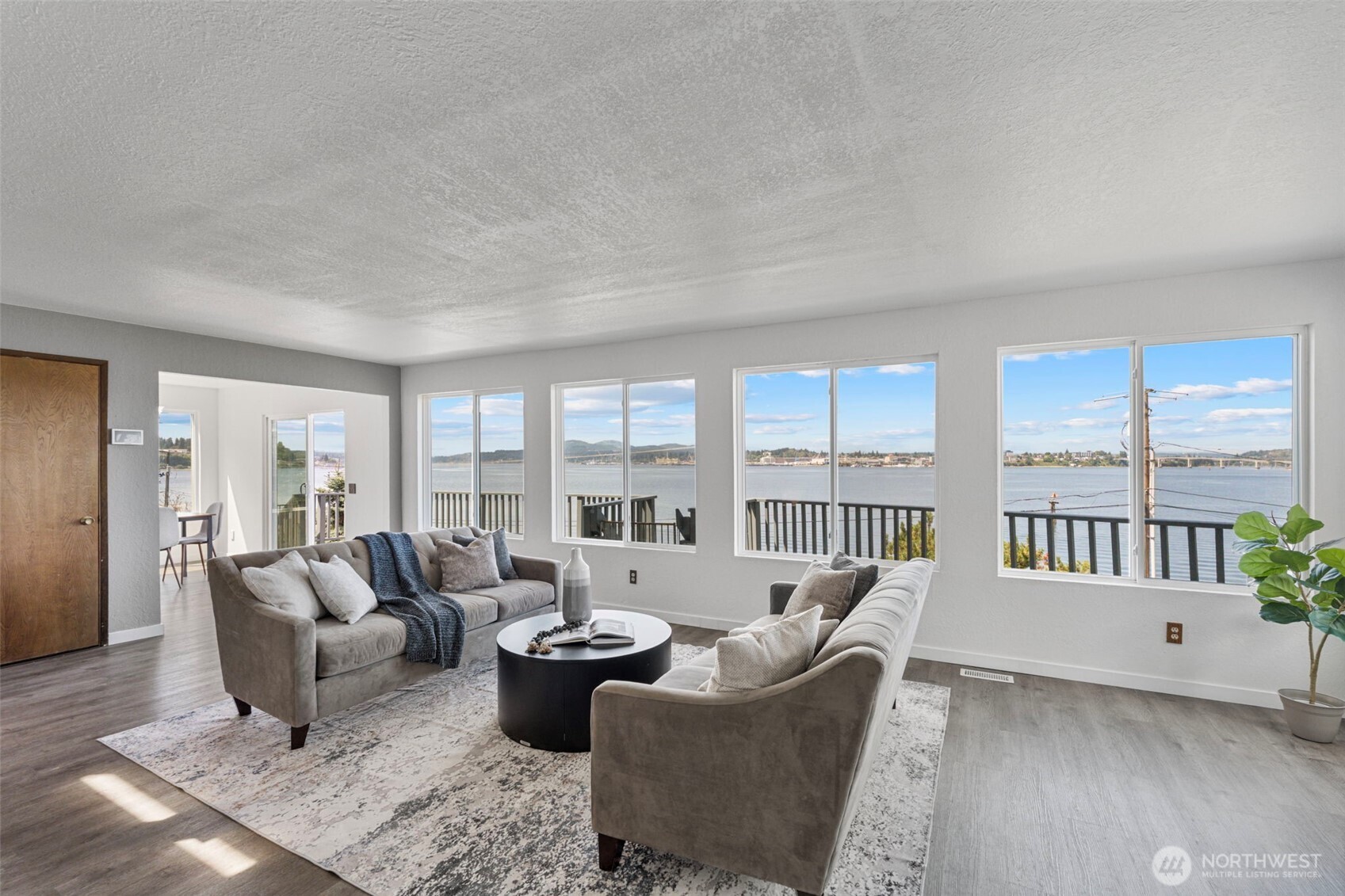 2485 Beach Drive Property Photo 6