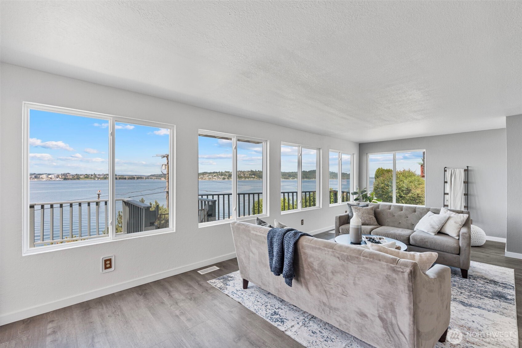 2485 Beach Drive Property Photo 7