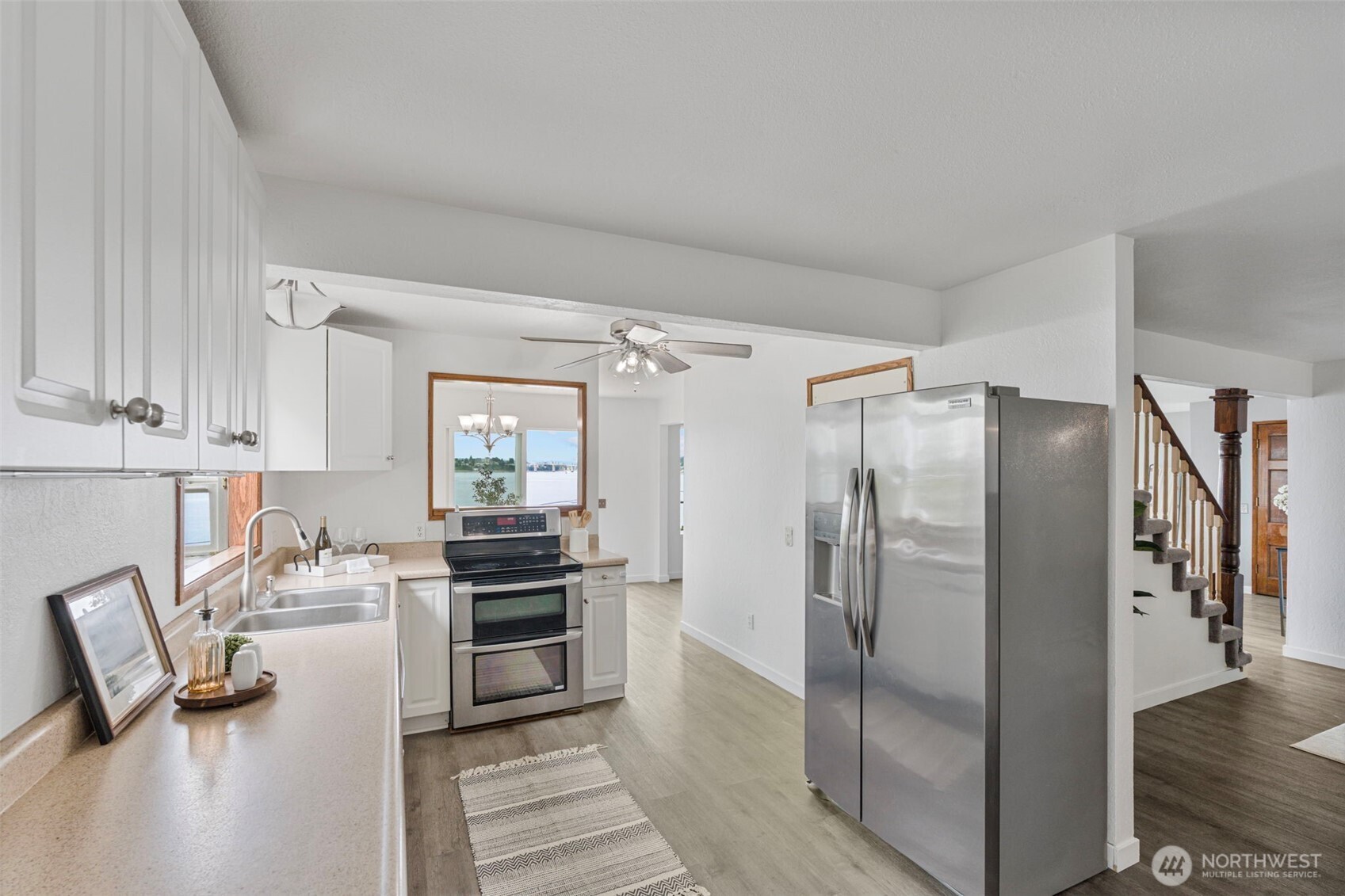 2485 Beach Drive Property Photo 11