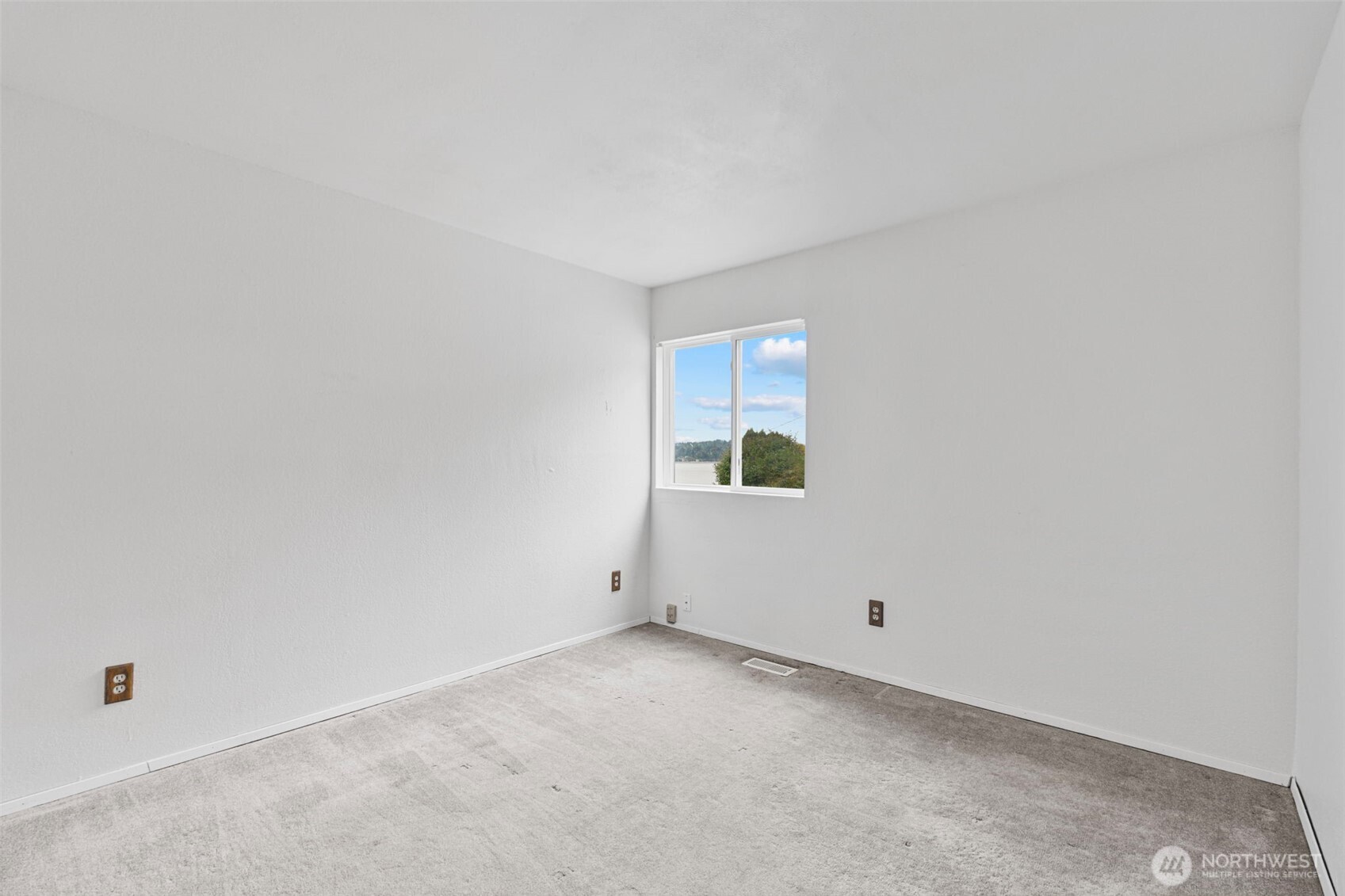 2485 Beach Drive Property Photo 17