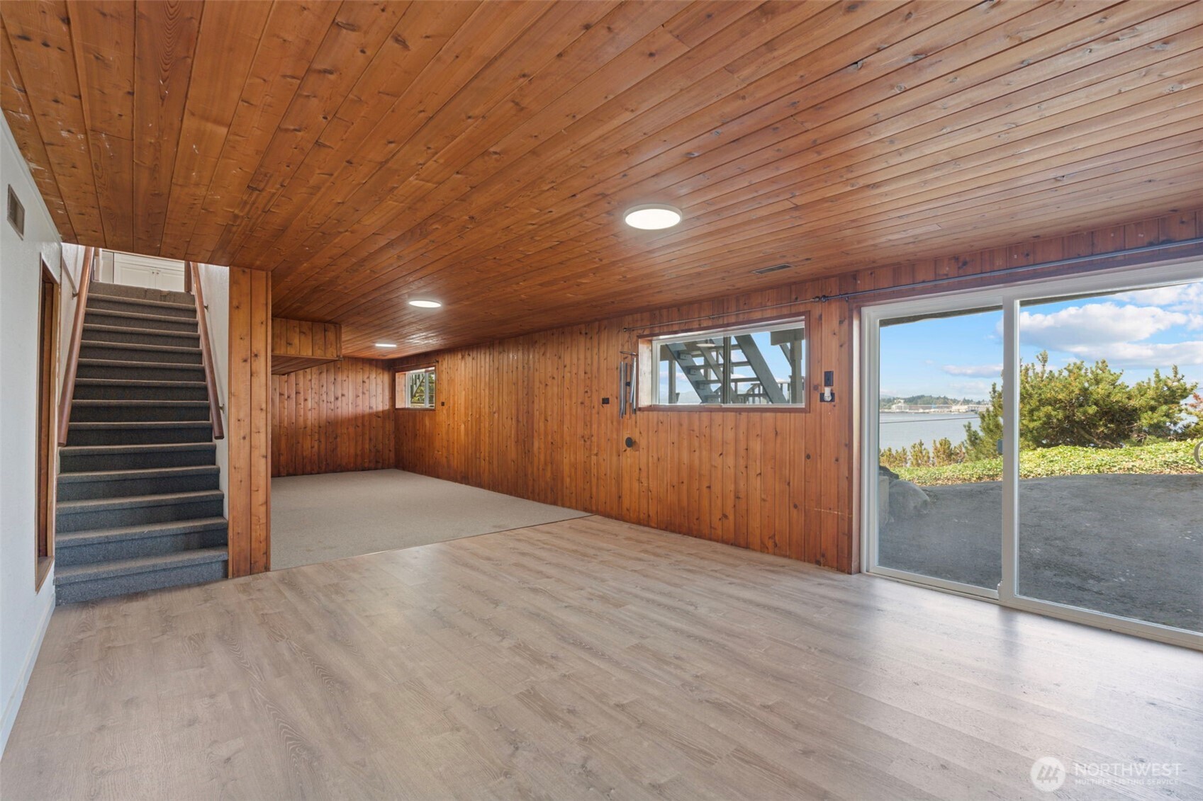 2485 Beach Drive Property Photo 31