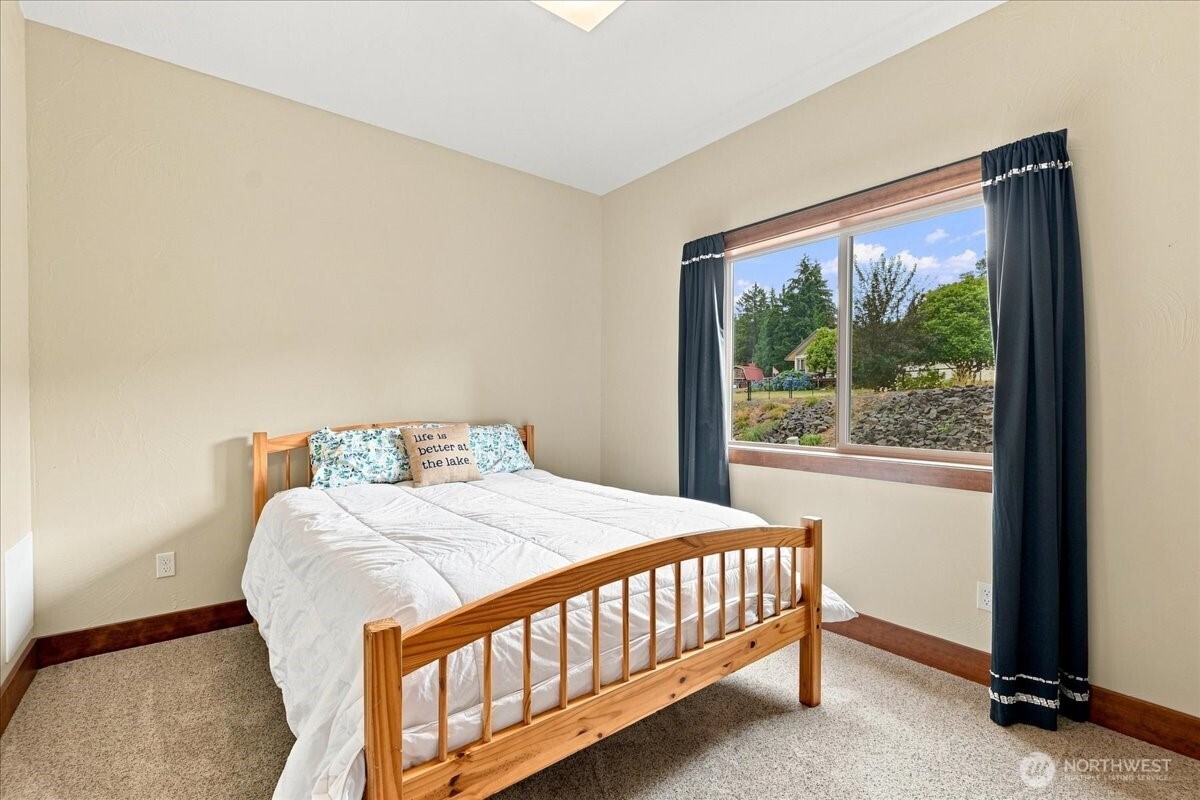 105 09 Lakeside Drive Property Photo 16