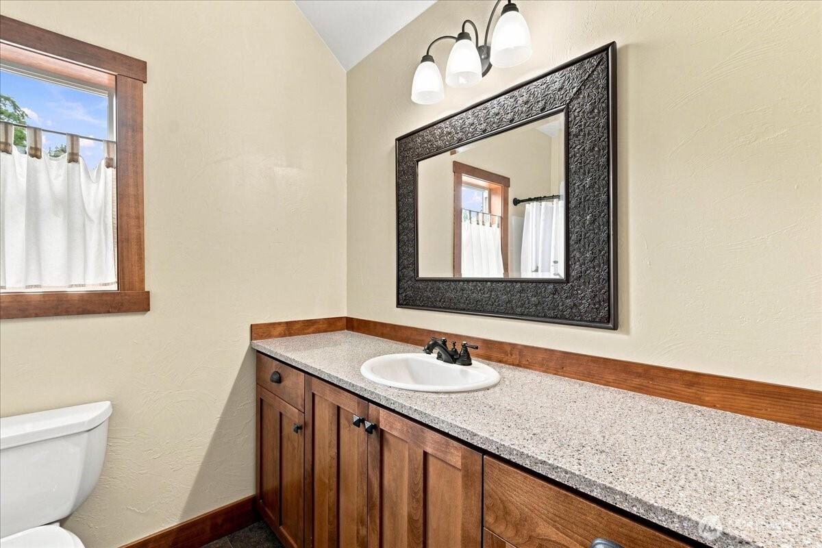 105 09 Lakeside Drive Property Photo 17
