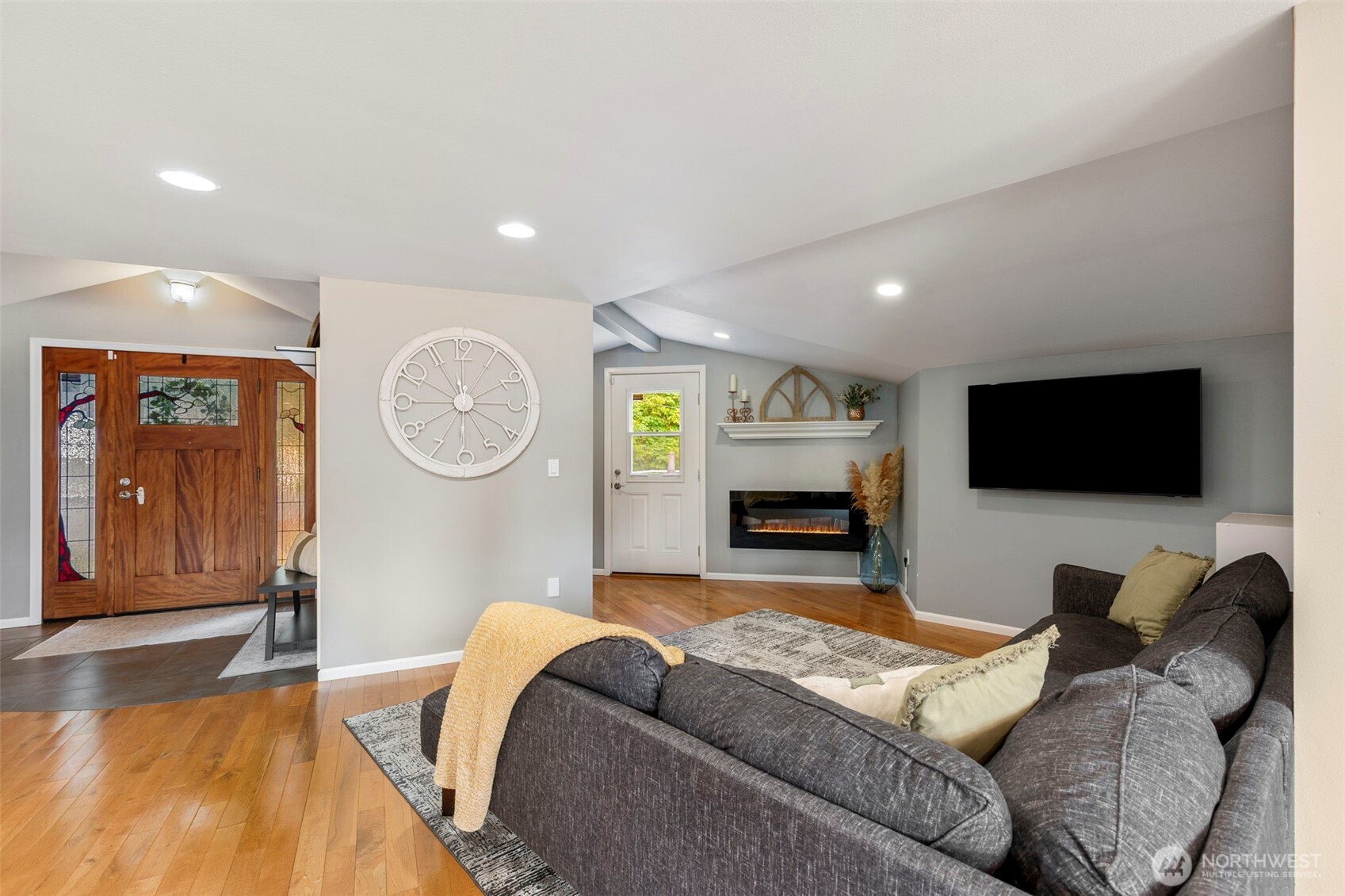 888 Leschi Way Property Photo 10
