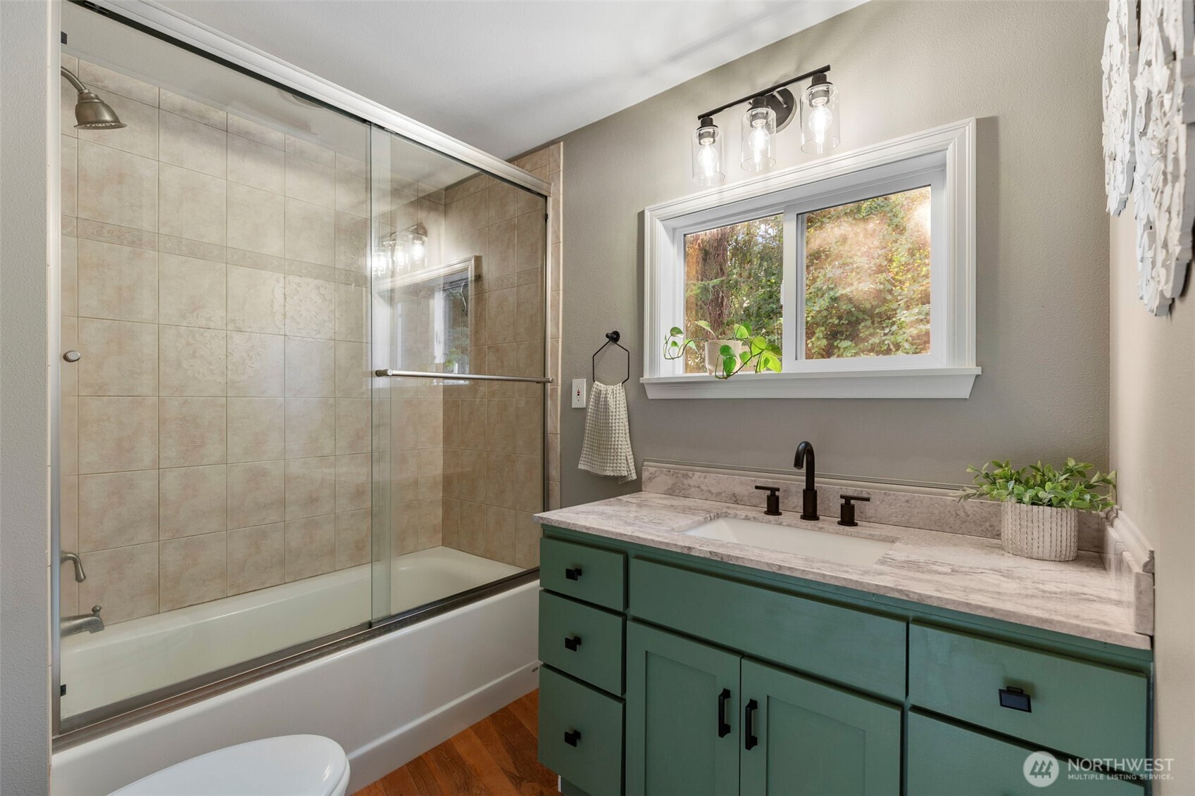 888 Leschi Way Property Photo 13