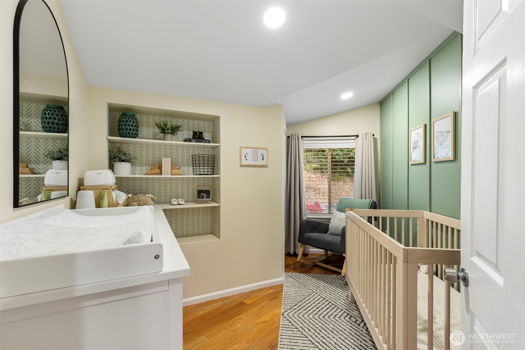 888 Leschi Way Property Photo 14