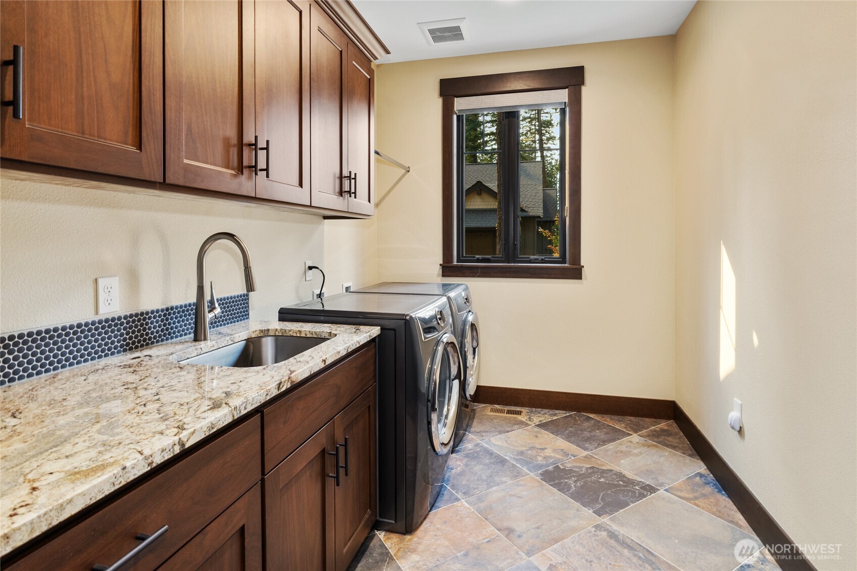 2221 Coal Mine Way Property Photo 37