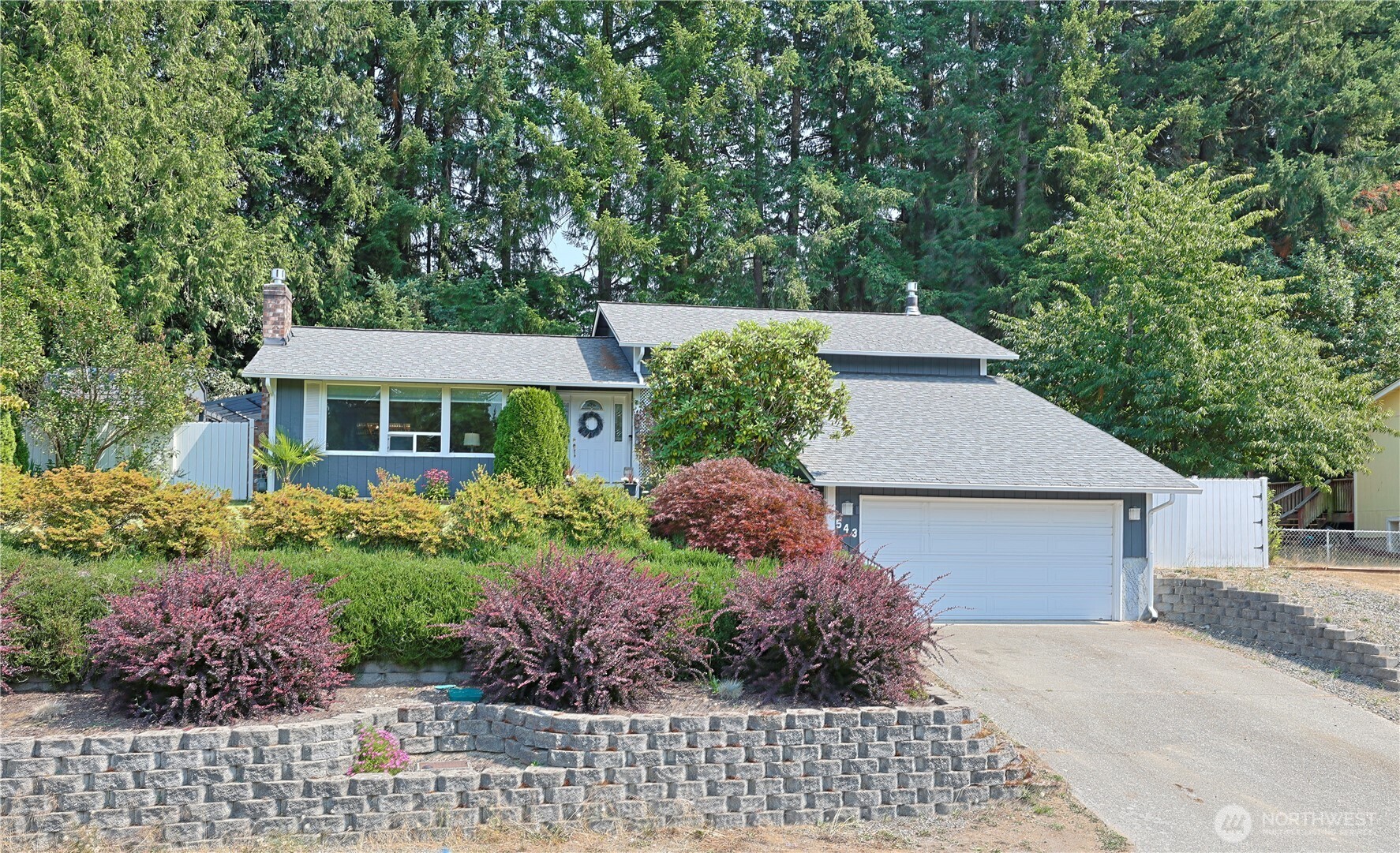 543 Ne Conifer Drive Property Photo 1