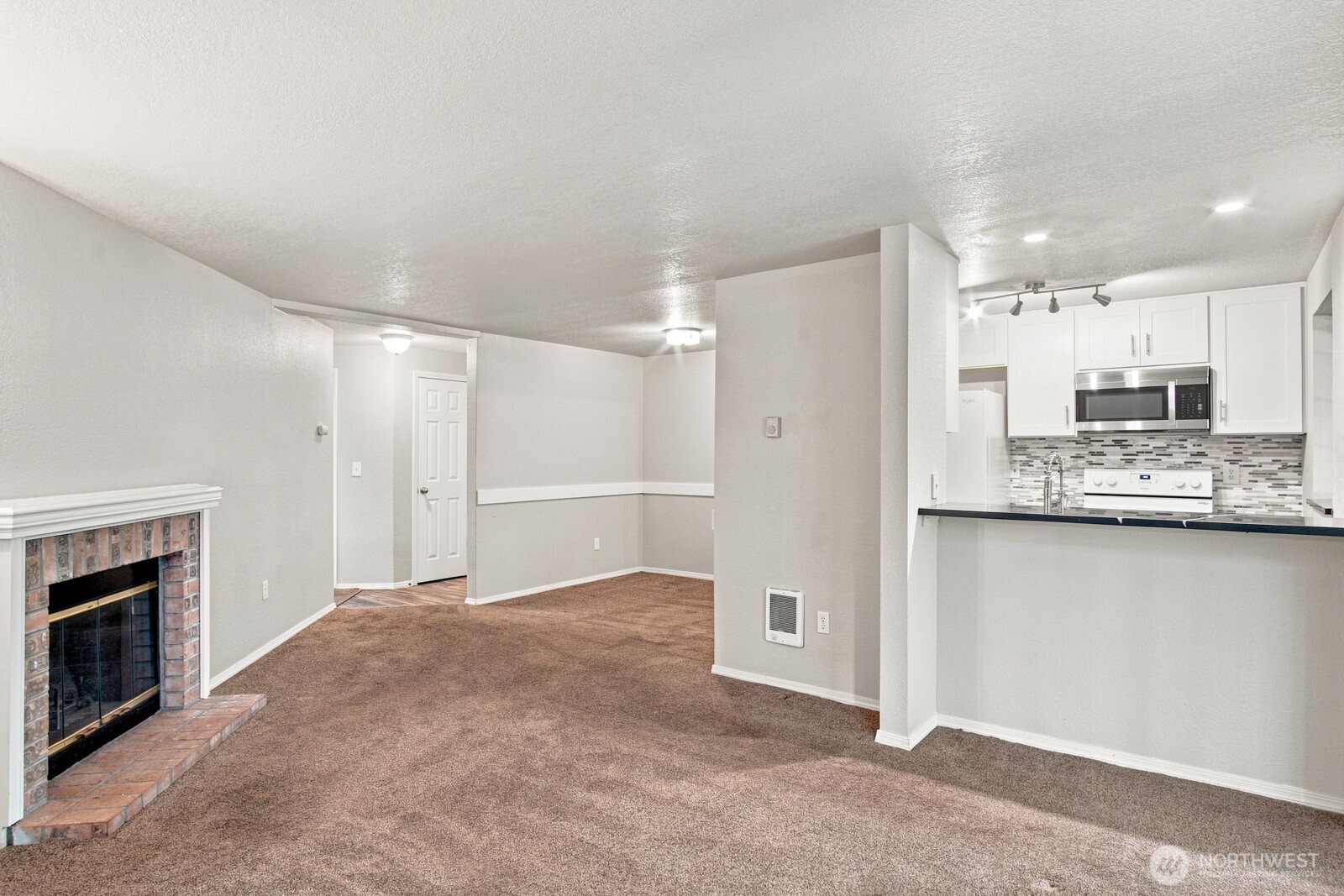 15433 Country Club Drive E103 Property Photo 5